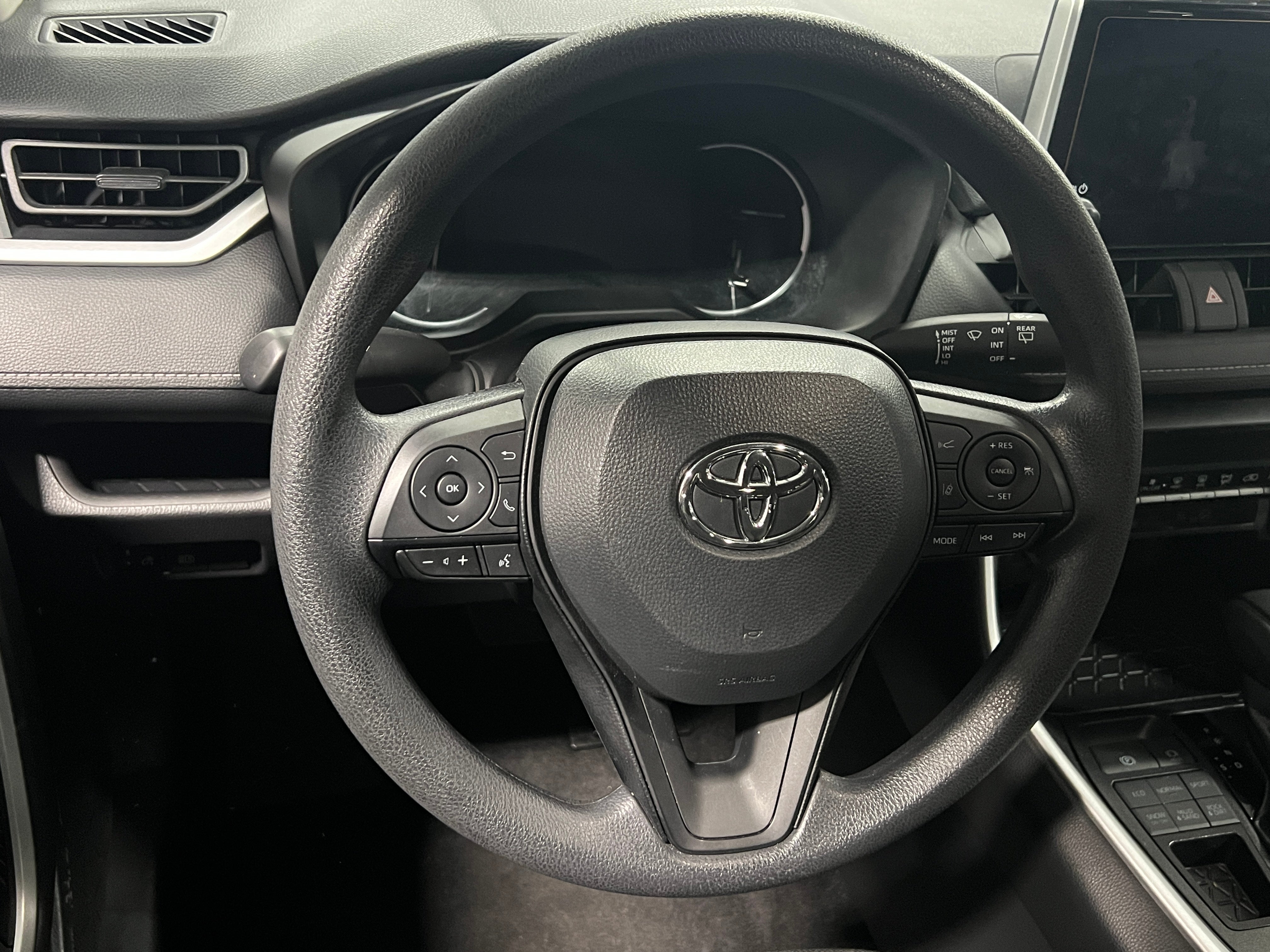 2024 Toyota RAV4 LE 5