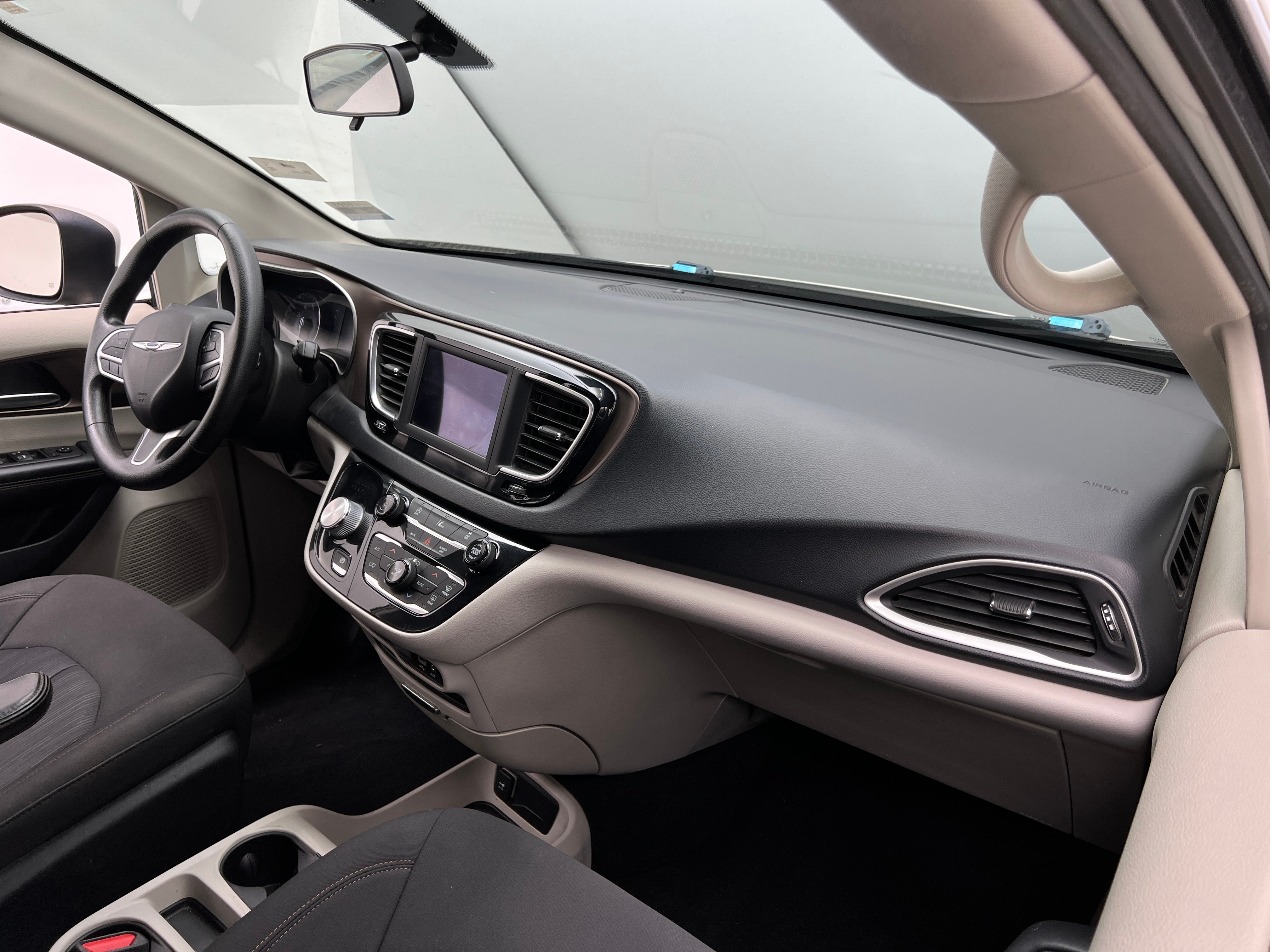 2019 Chrysler Pacifica LX 3