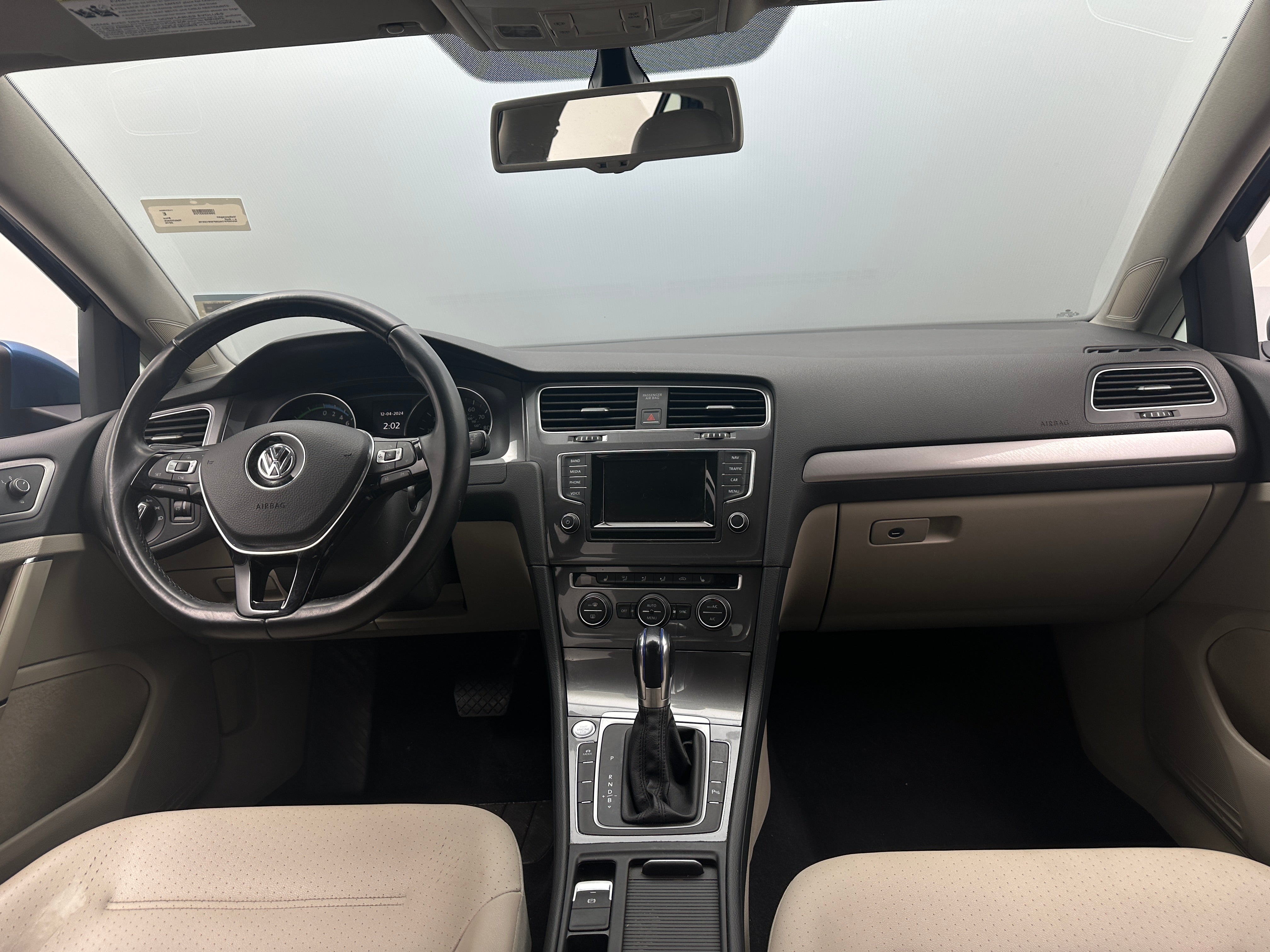 2015 Volkswagen e-Golf SEL Premium 3