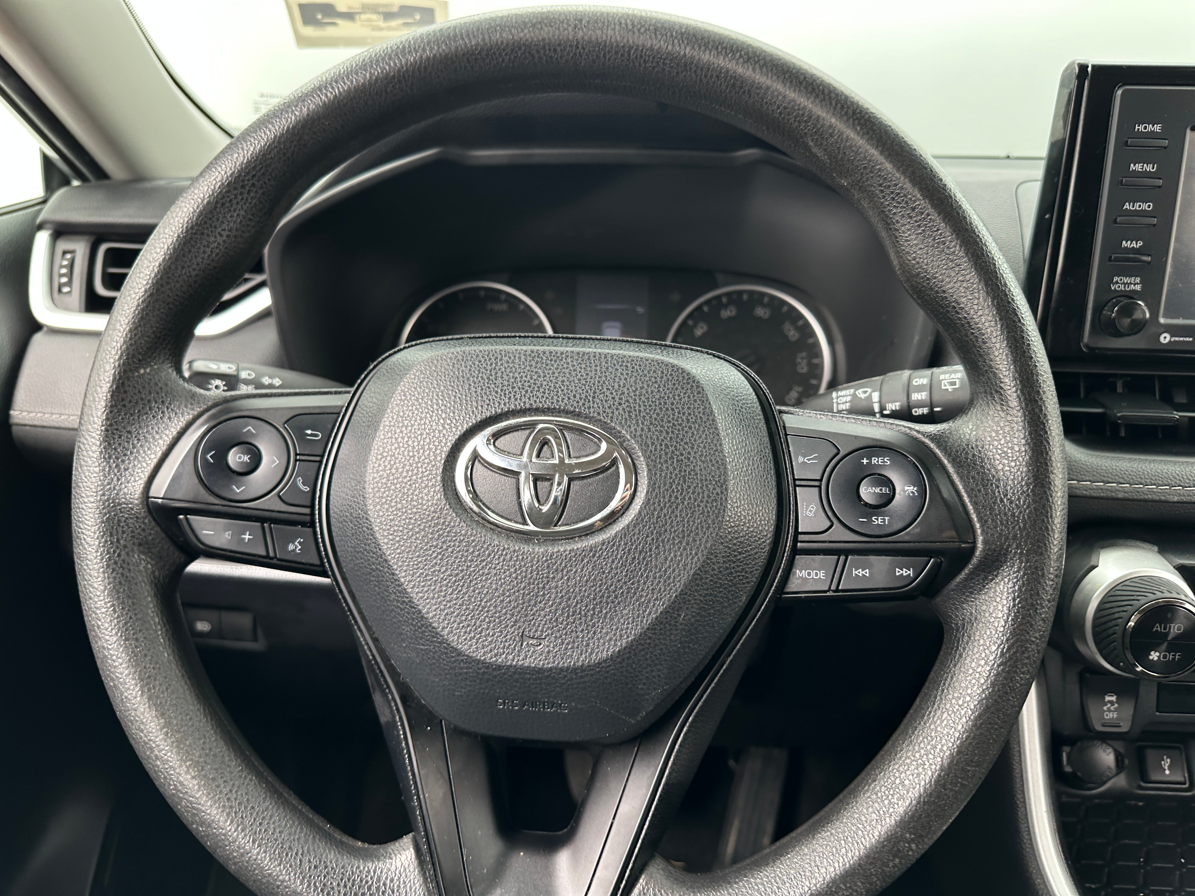 2022 Toyota RAV4 XLE 5