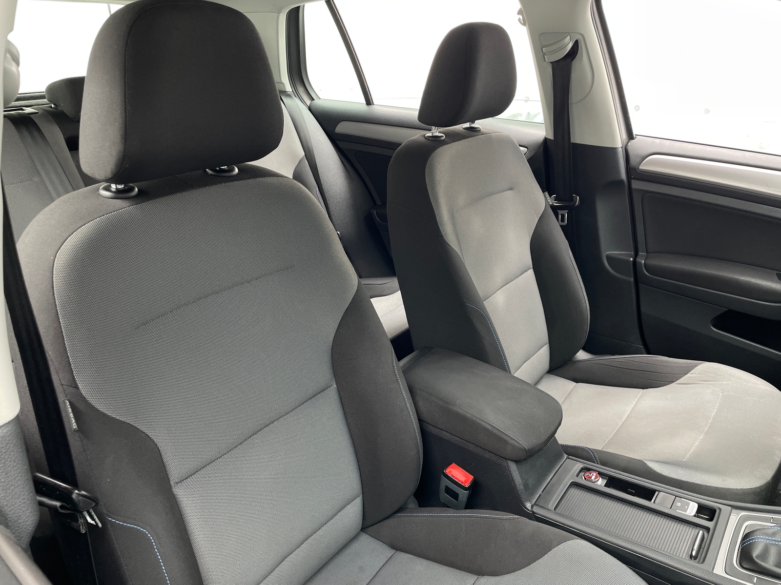 Thumbnail: 2016 Volkswagen e-Golf - 2