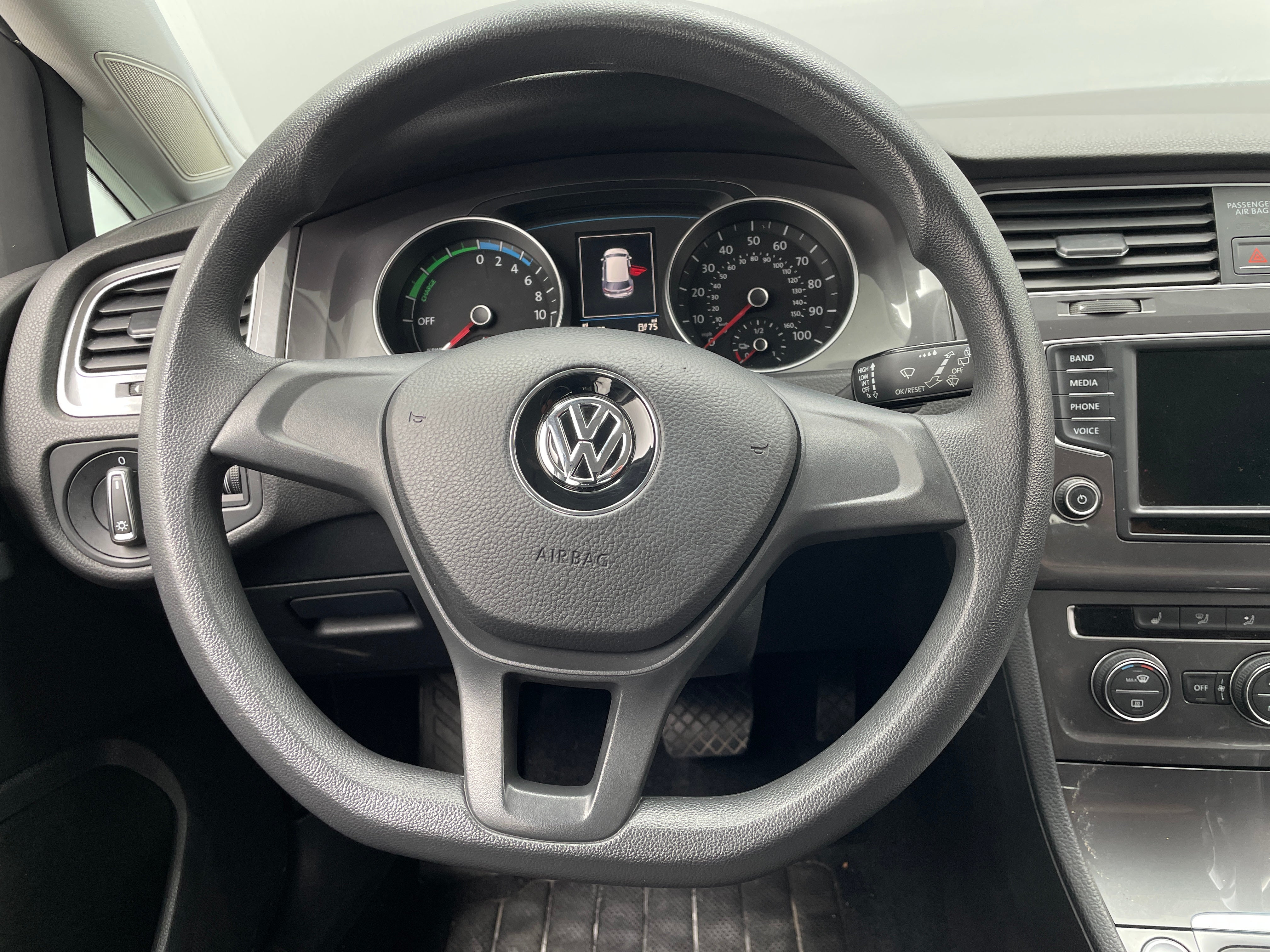 2016 Volkswagen e-Golf SE 5