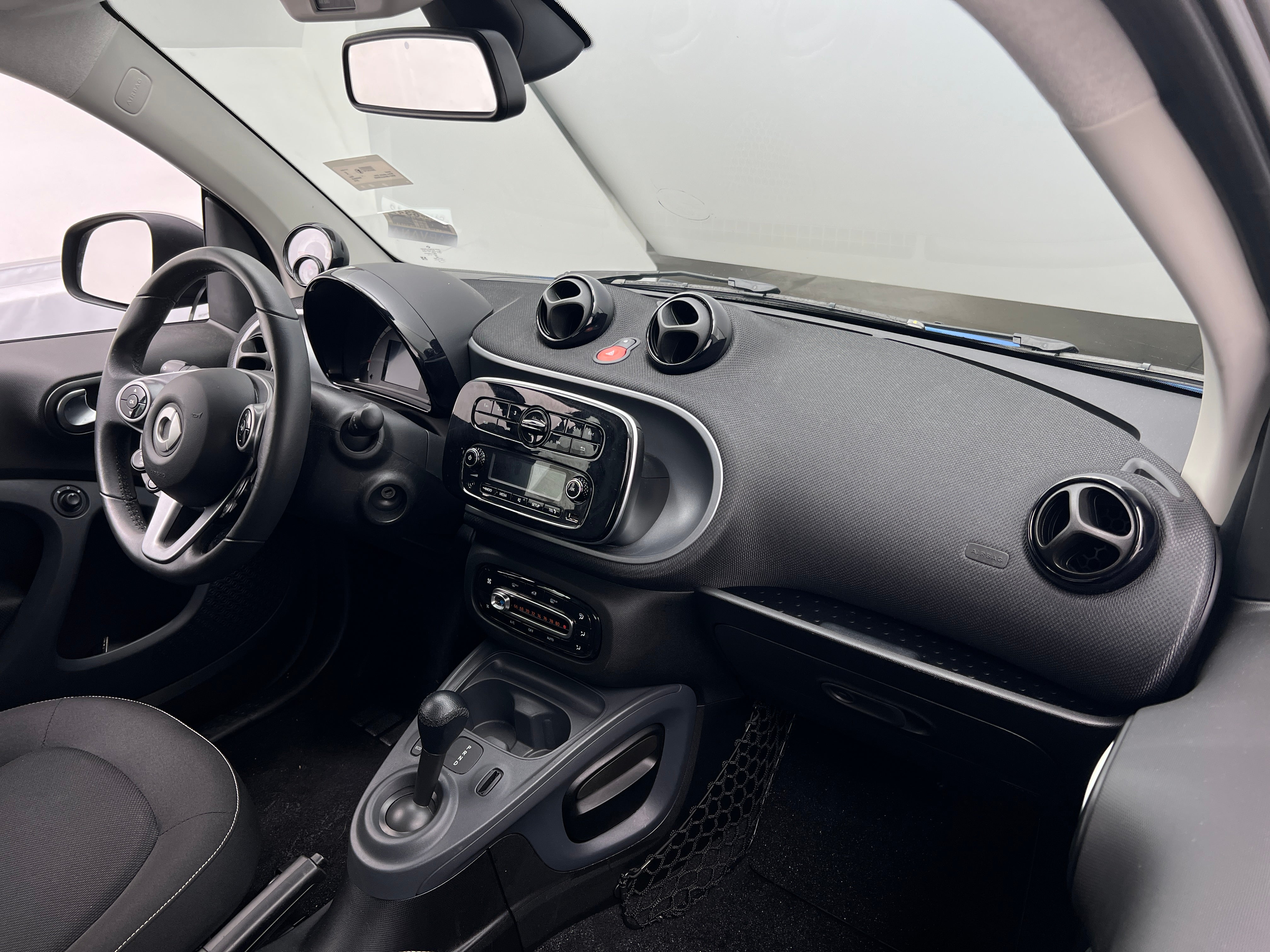 2018 smart fortwo Passion 3