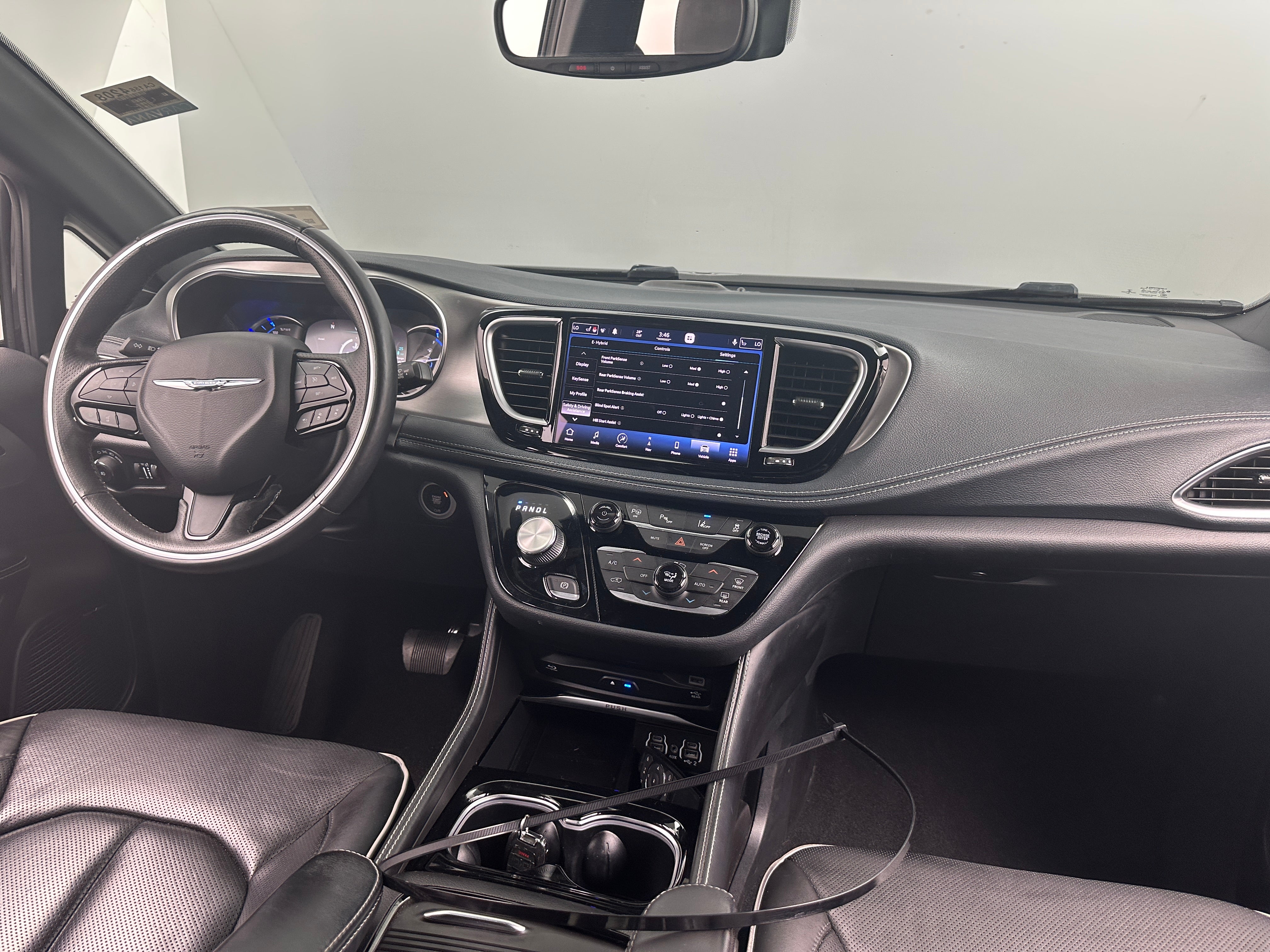 2021 Chrysler Pacifica Hybrid Limited 3