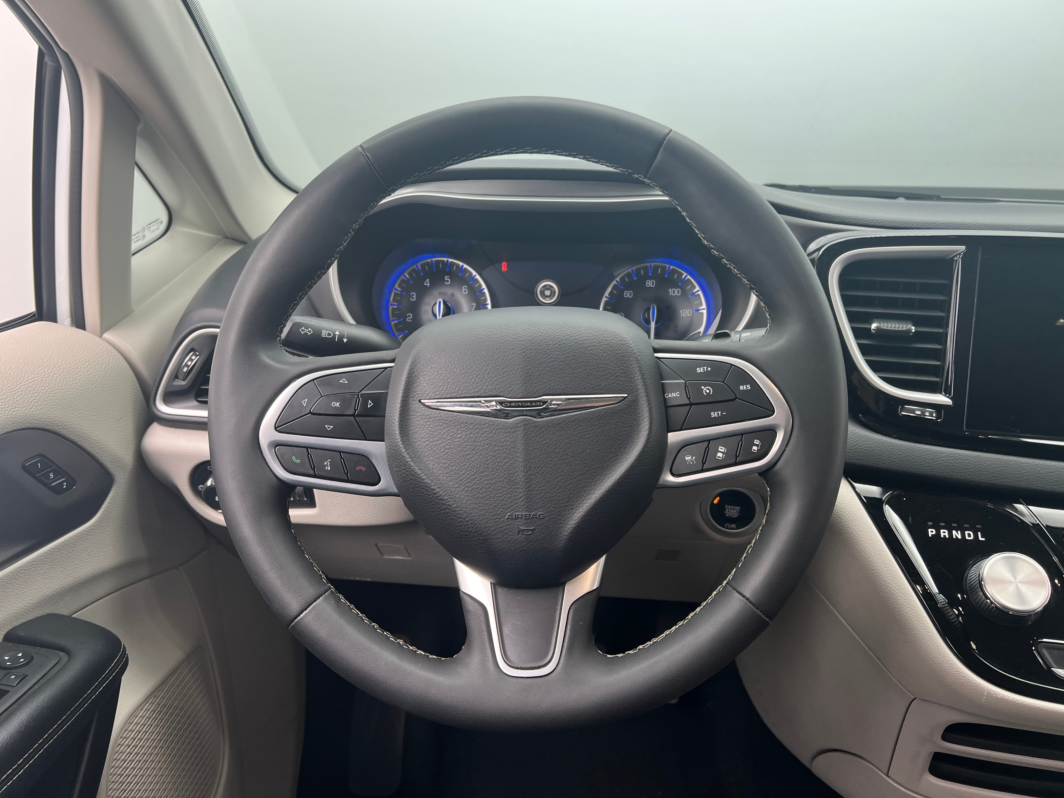 2022 Chrysler Pacifica Touring L 4