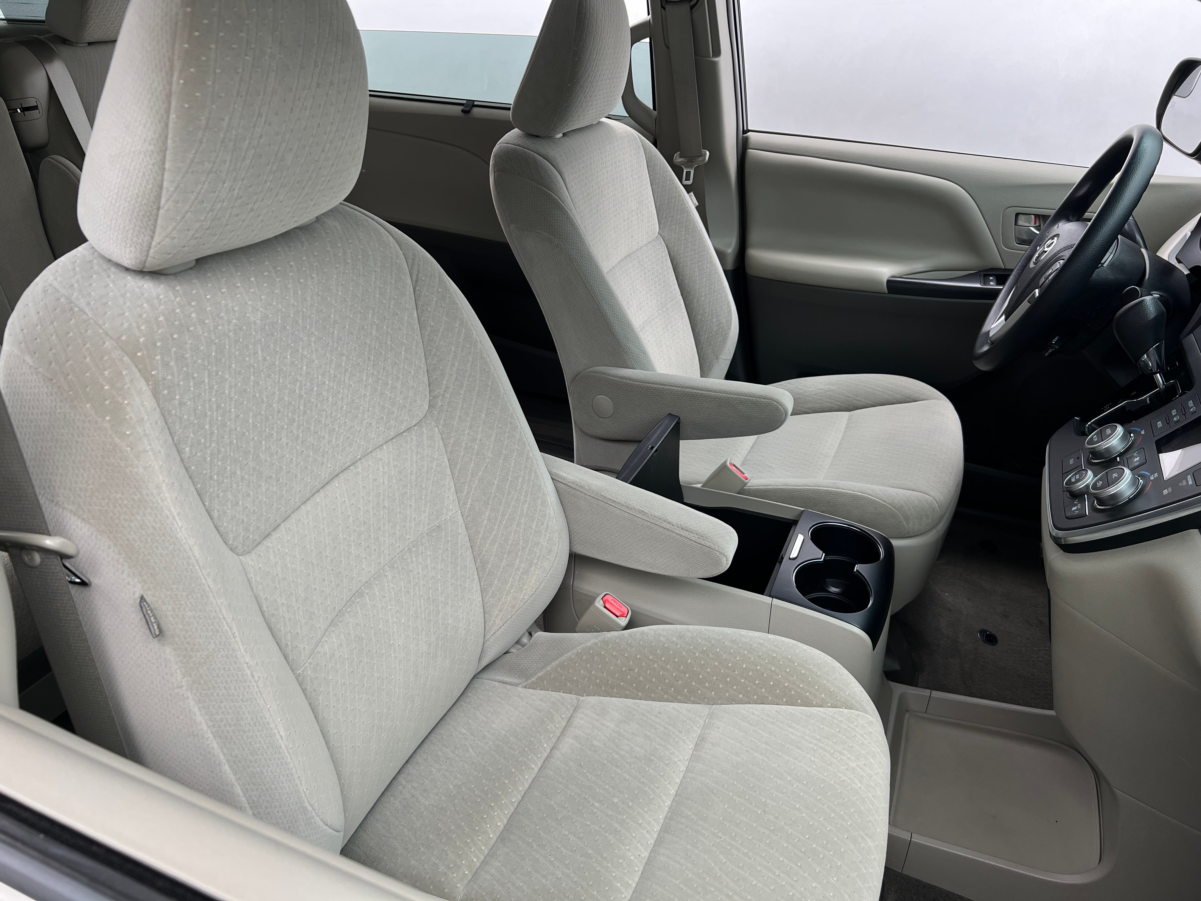 2015 Toyota Sienna LE 2