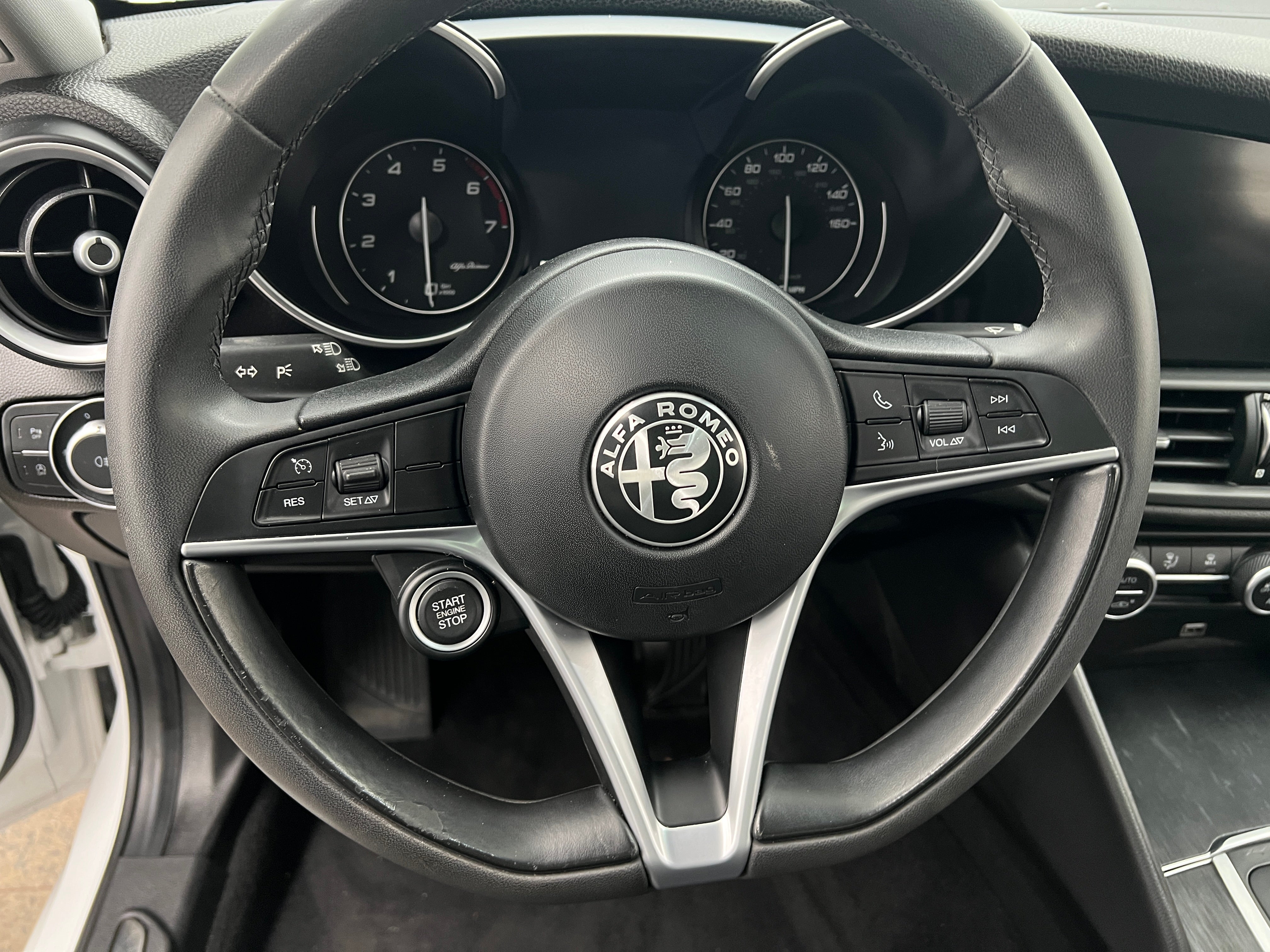 2019 Alfa Romeo Giulia Base 4