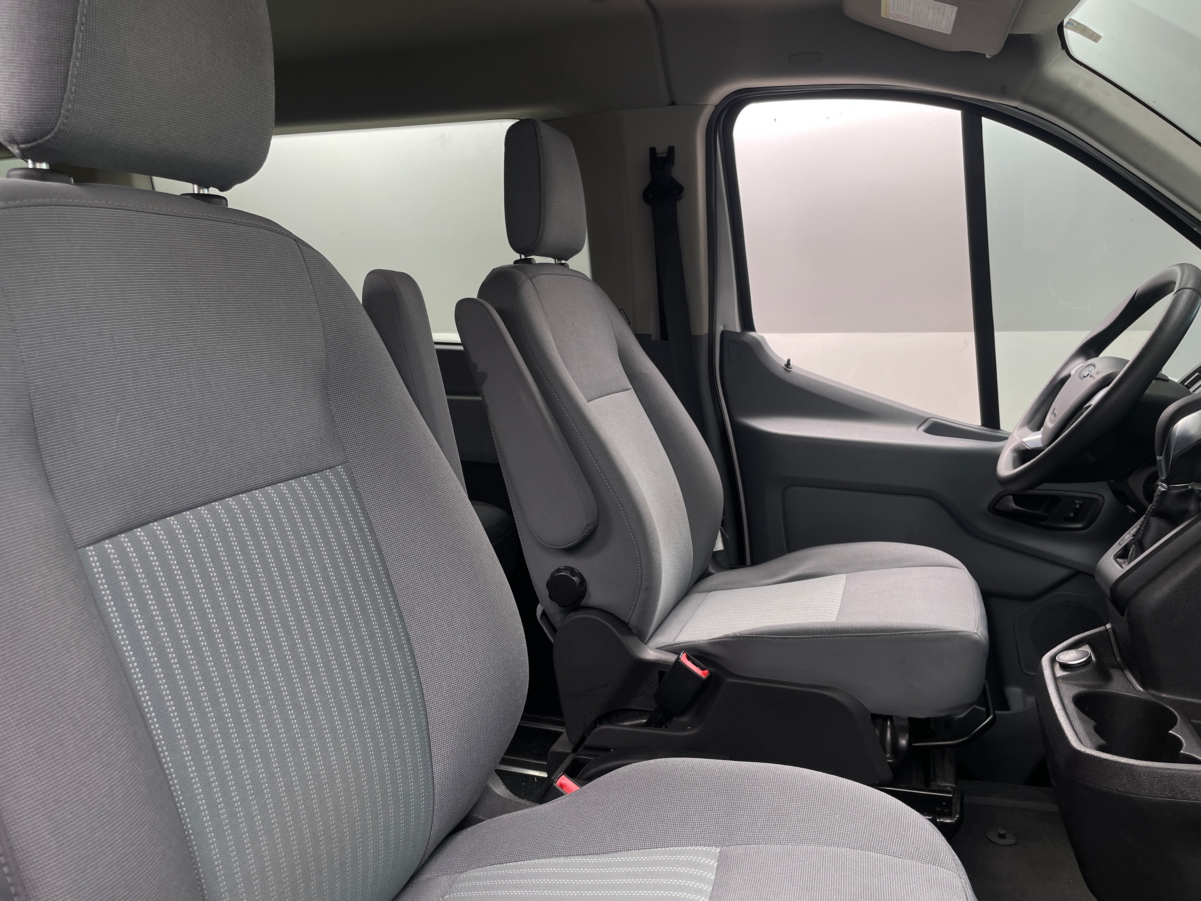 2019 Ford Transit Series 150 XLT 2