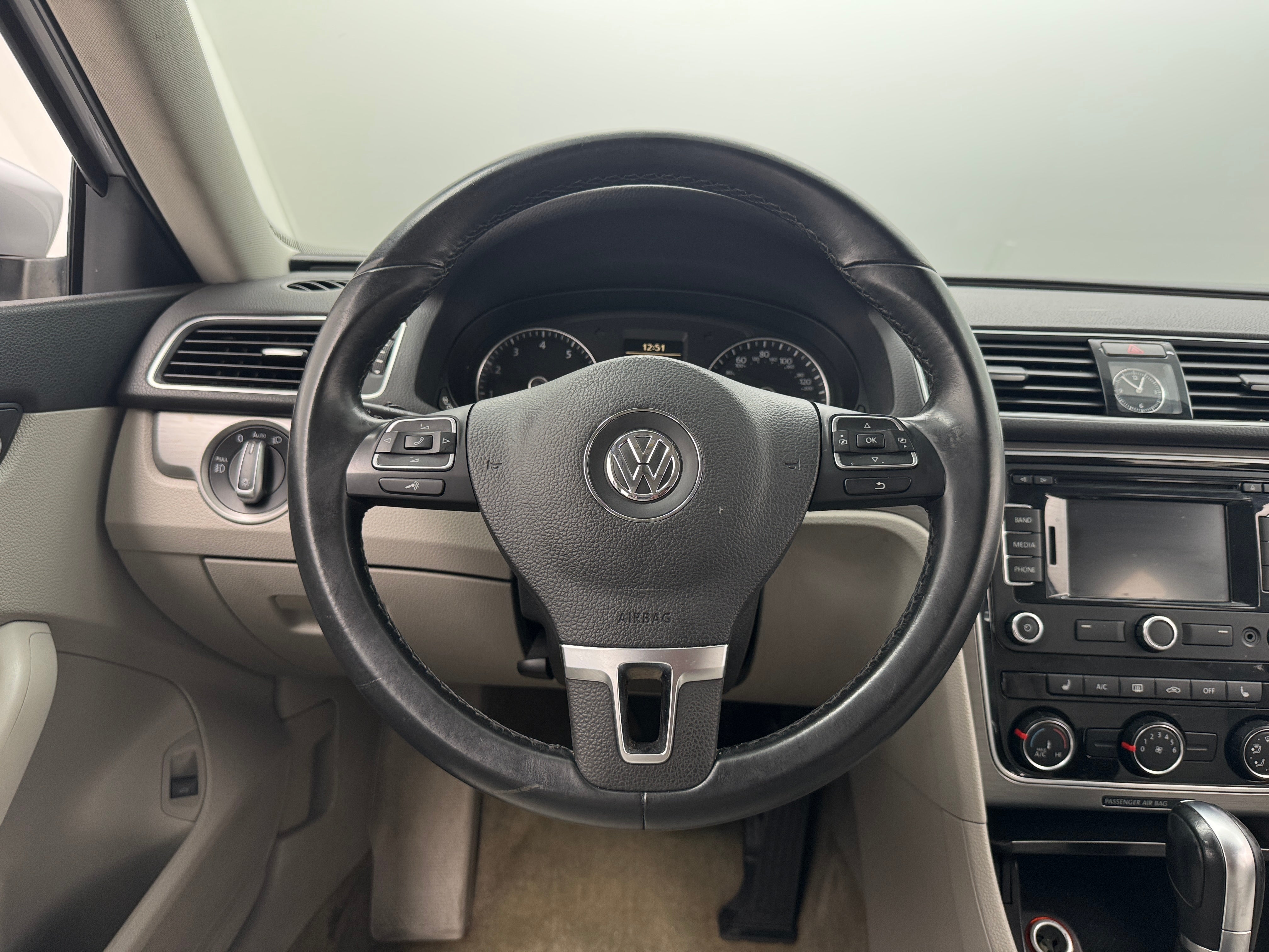 2015 Volkswagen Passat SE 5