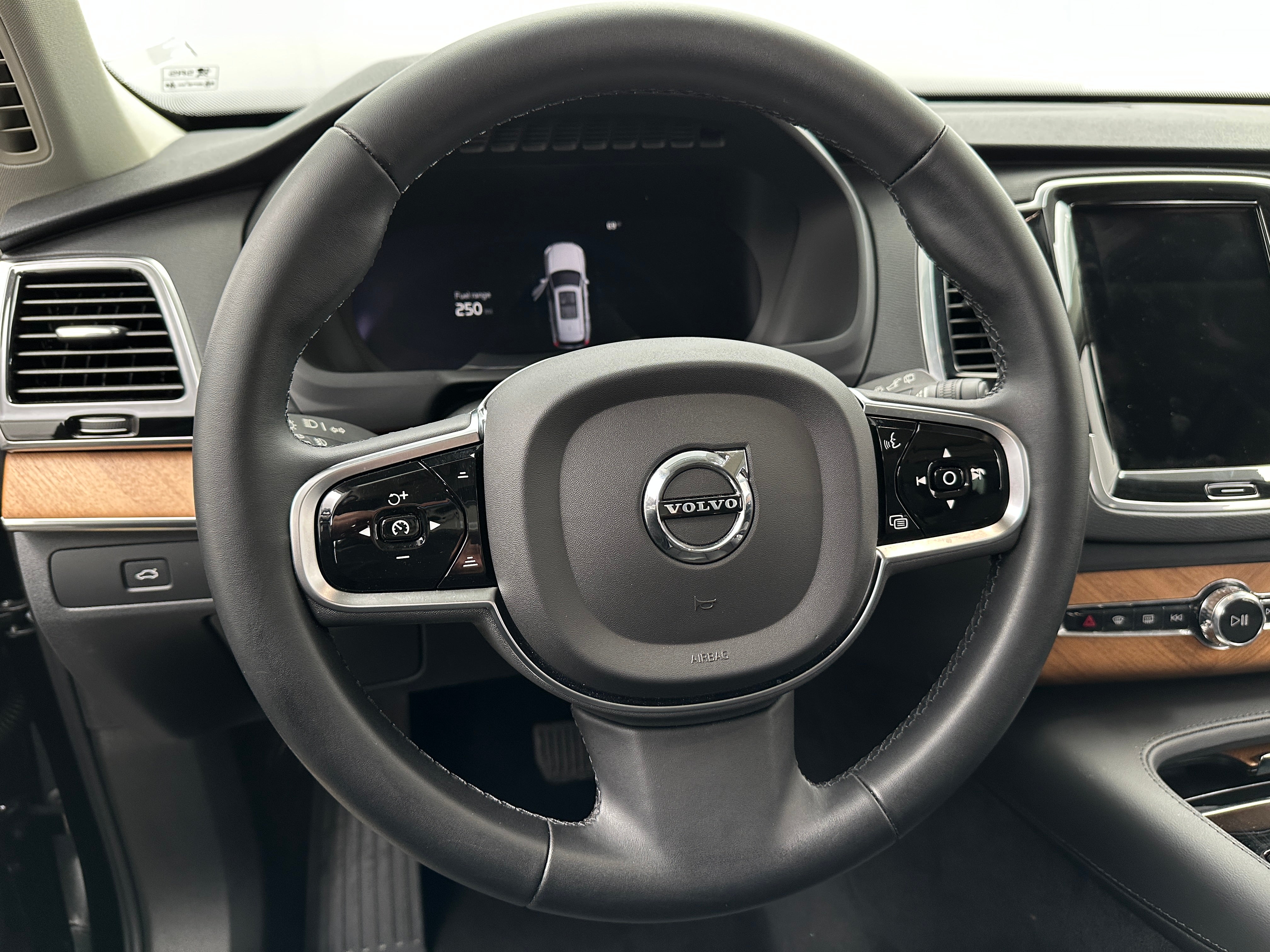 2024 Volvo XC90 B6 Plus 4