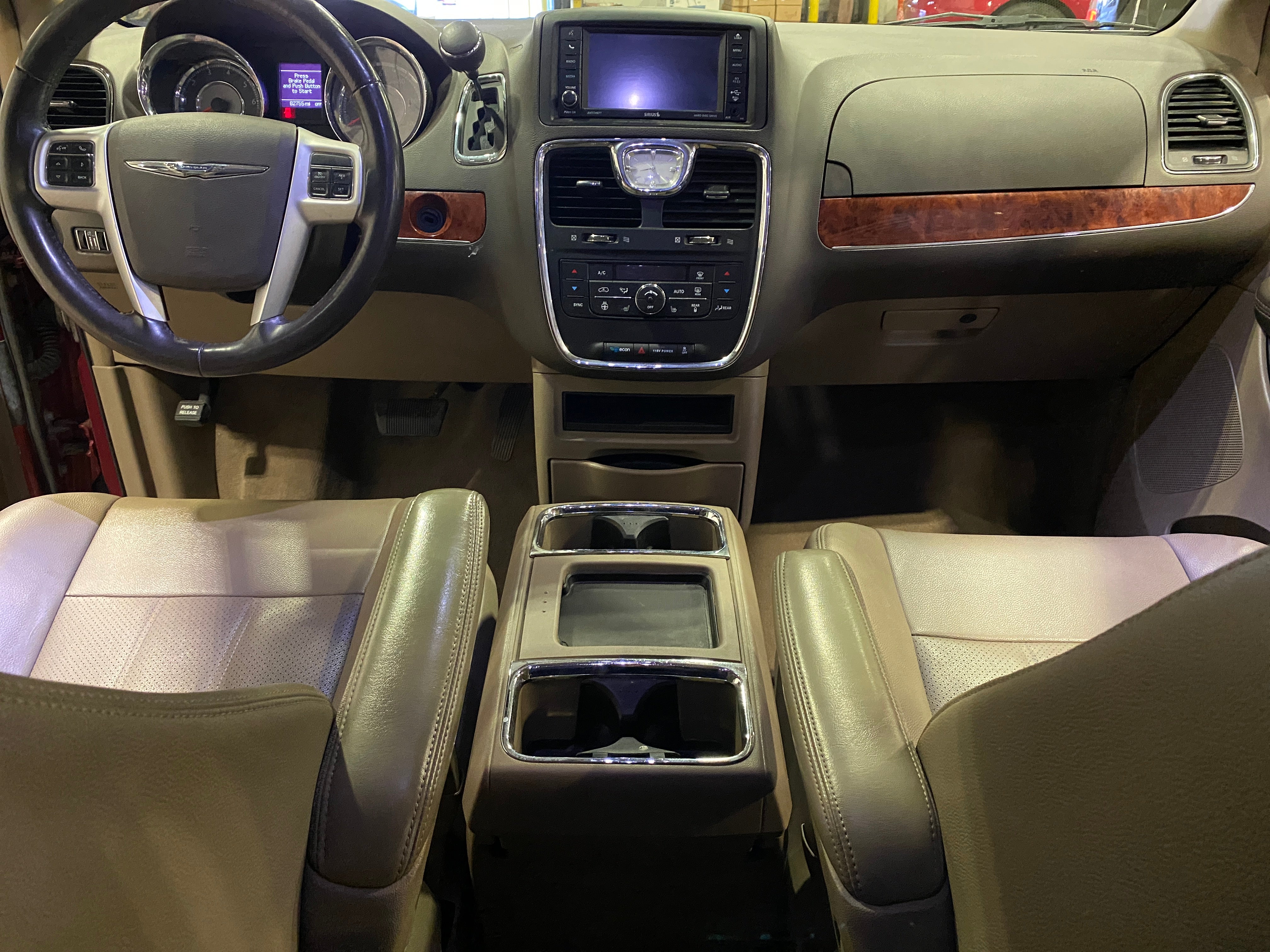 2015 Chrysler Town & Country Touring 2