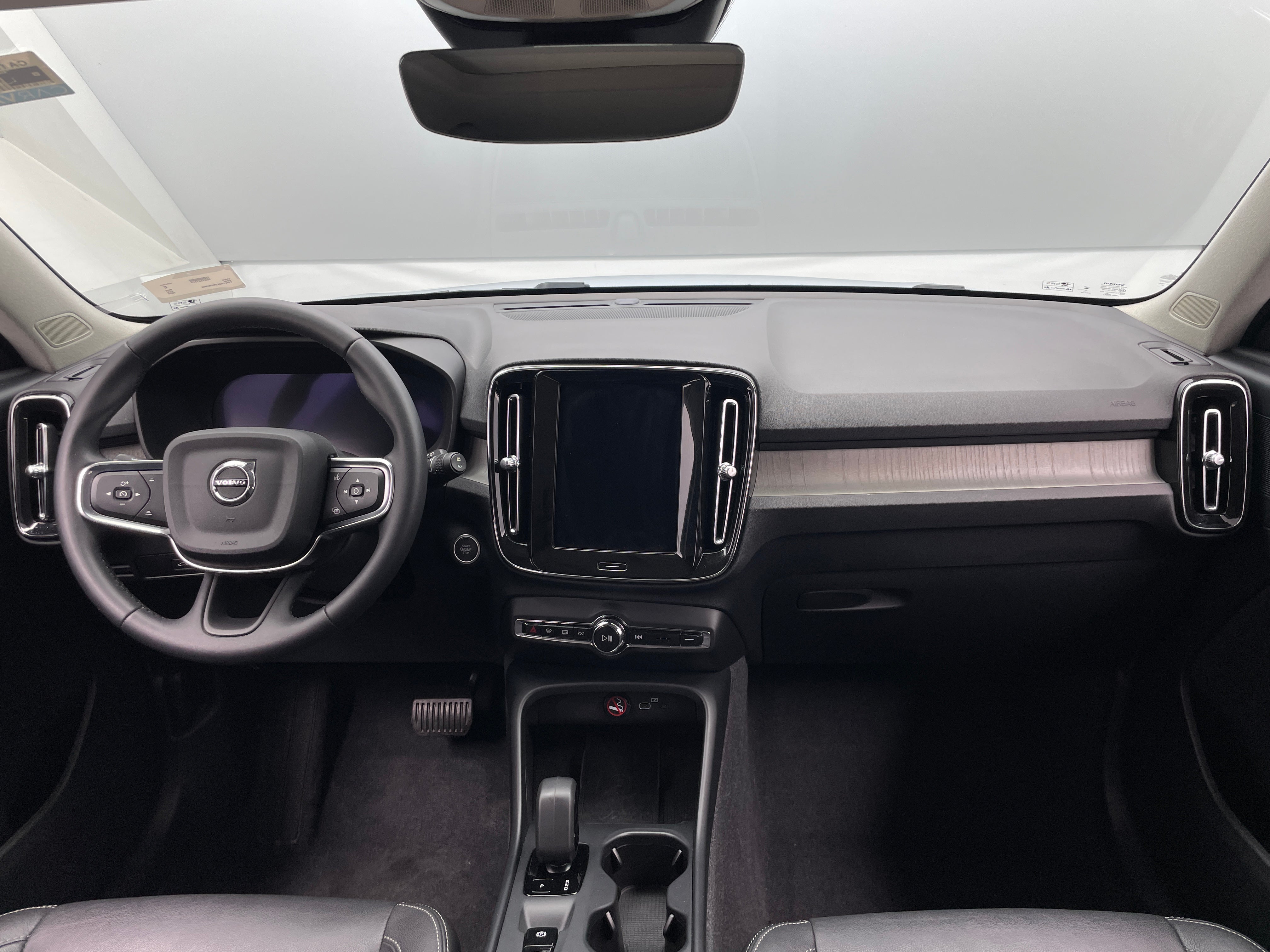 2024 Volvo XC40 B5 Core 2