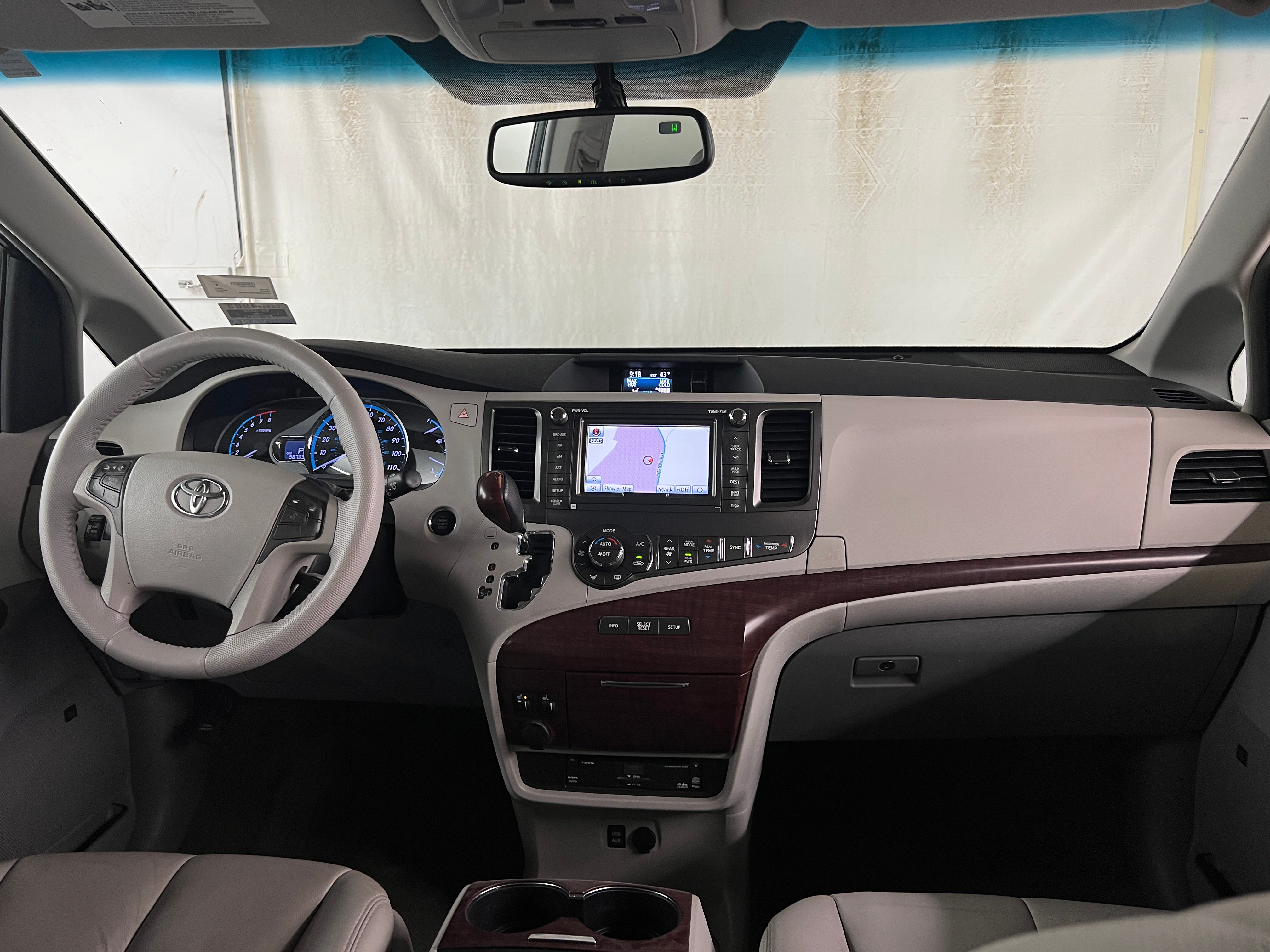 2011 Toyota Sienna XLE 2