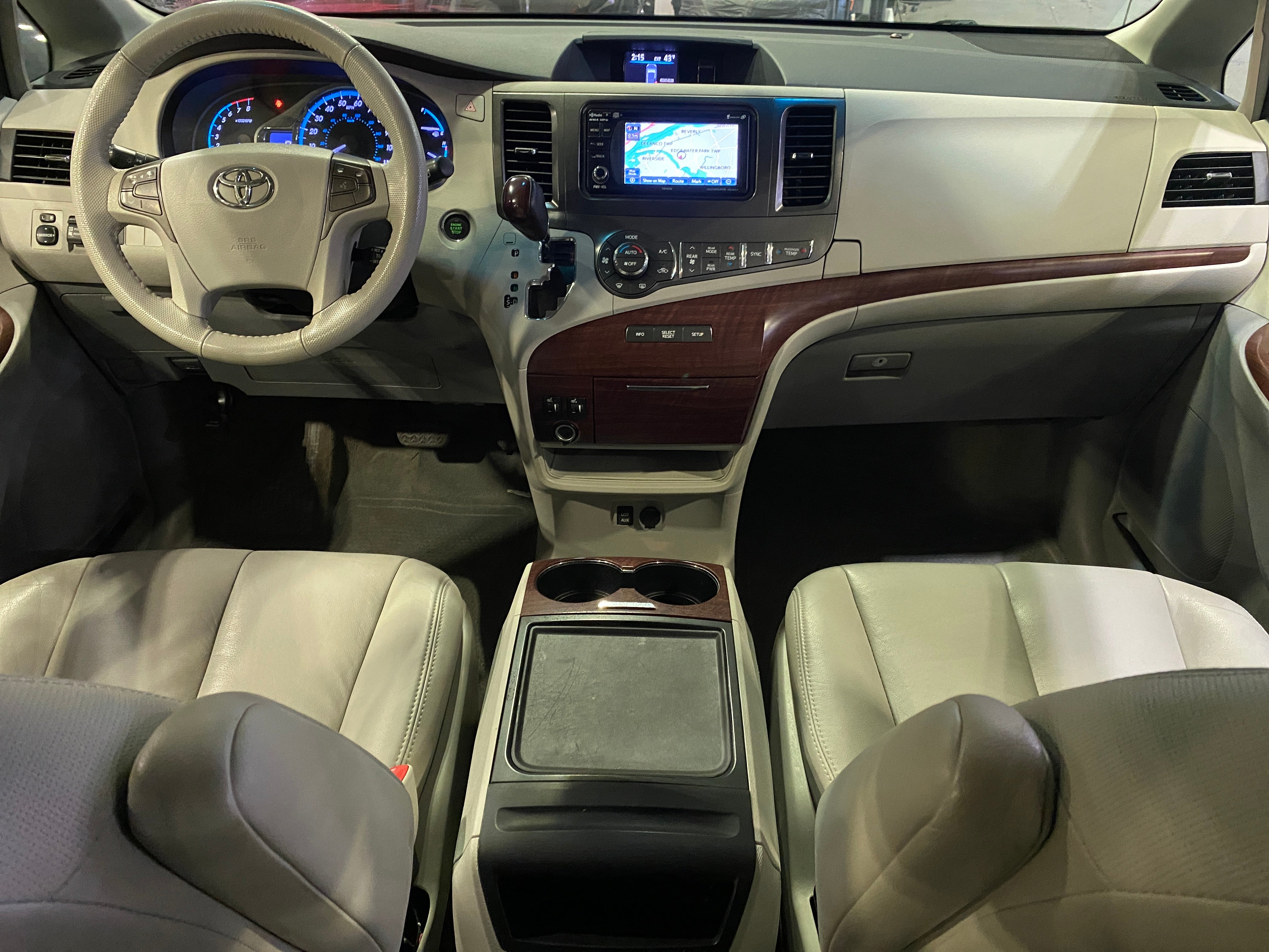 2013 Toyota Sienna XLE 2