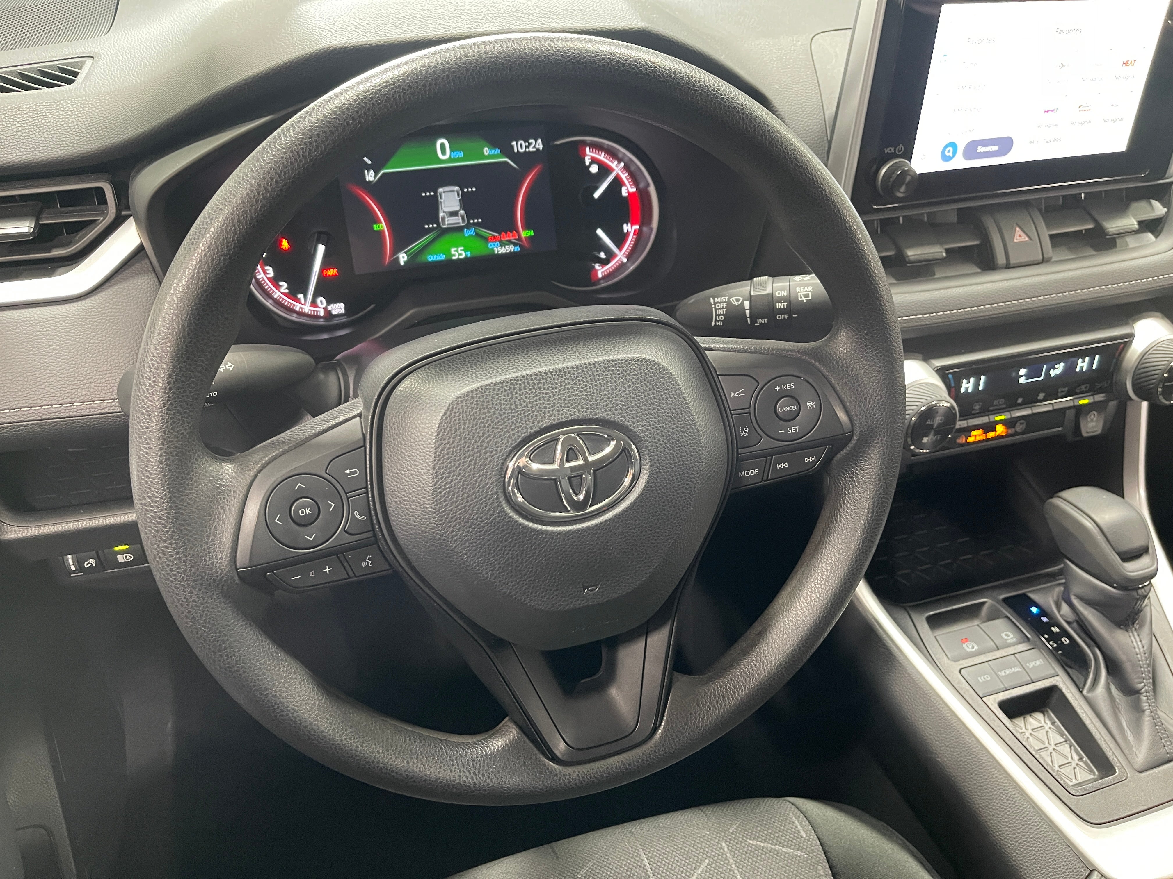 2024 Toyota RAV4 XLE 5