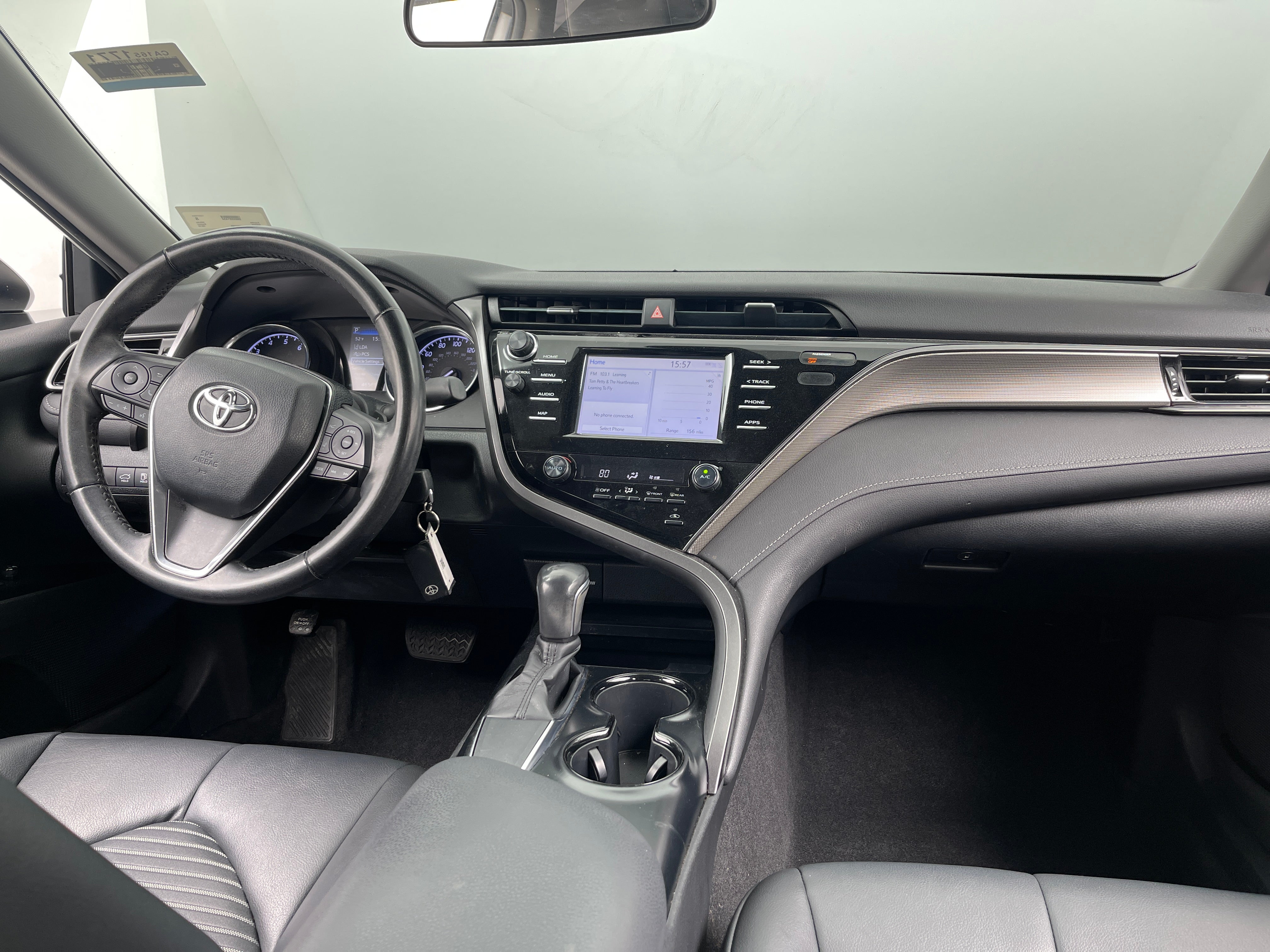 2019 Toyota Camry SE 3