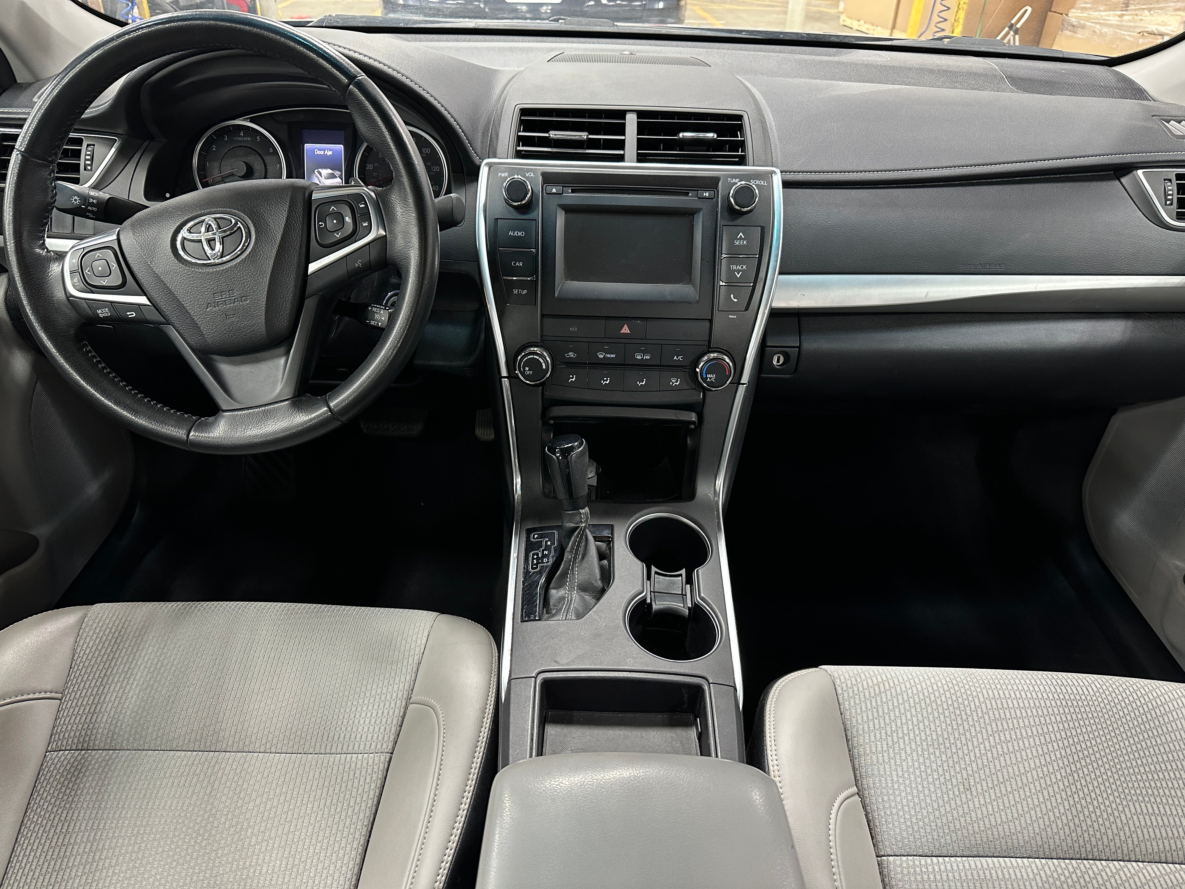 2016 Toyota Camry SE 3