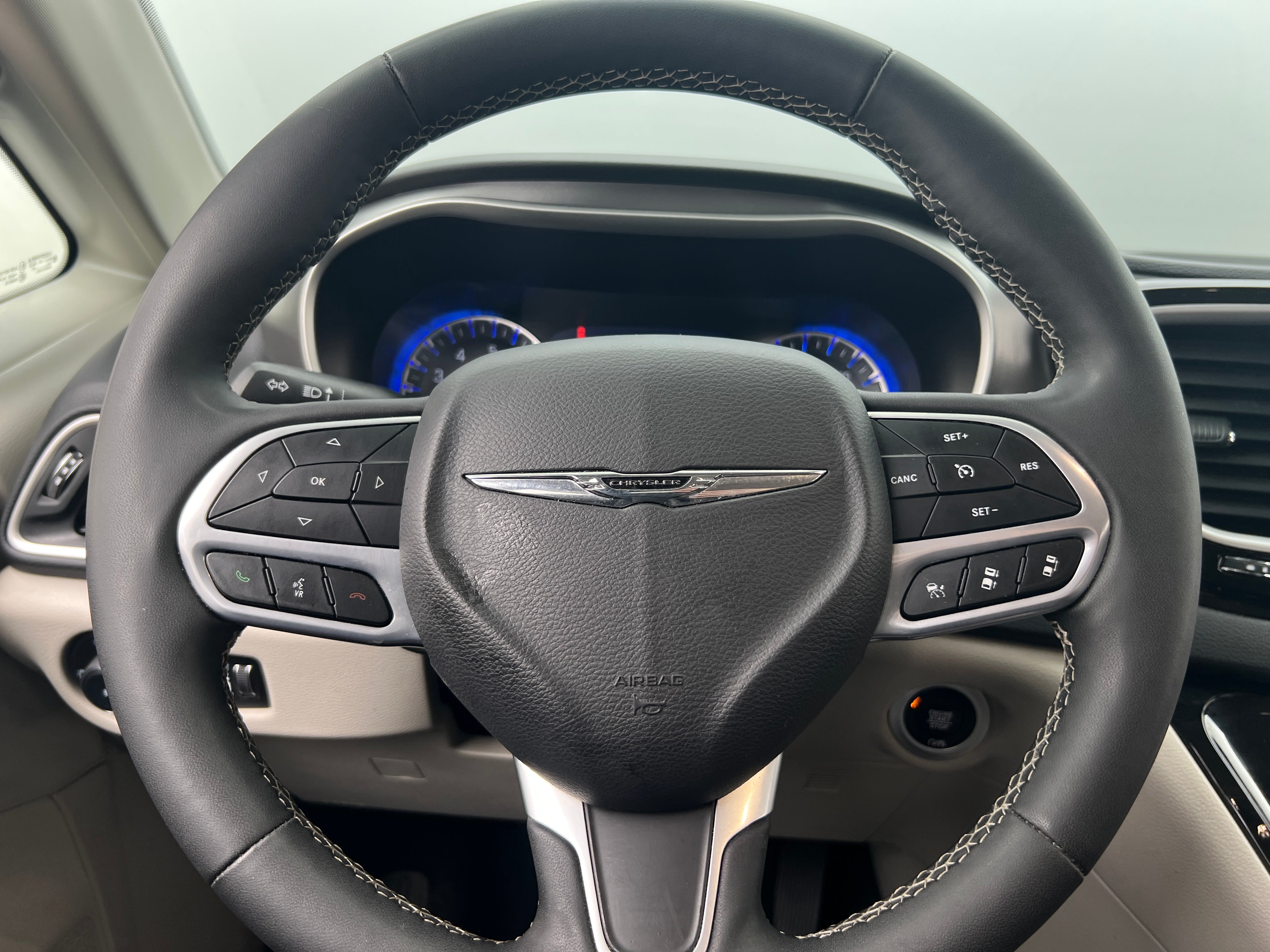 2023 Chrysler Pacifica Touring L 5