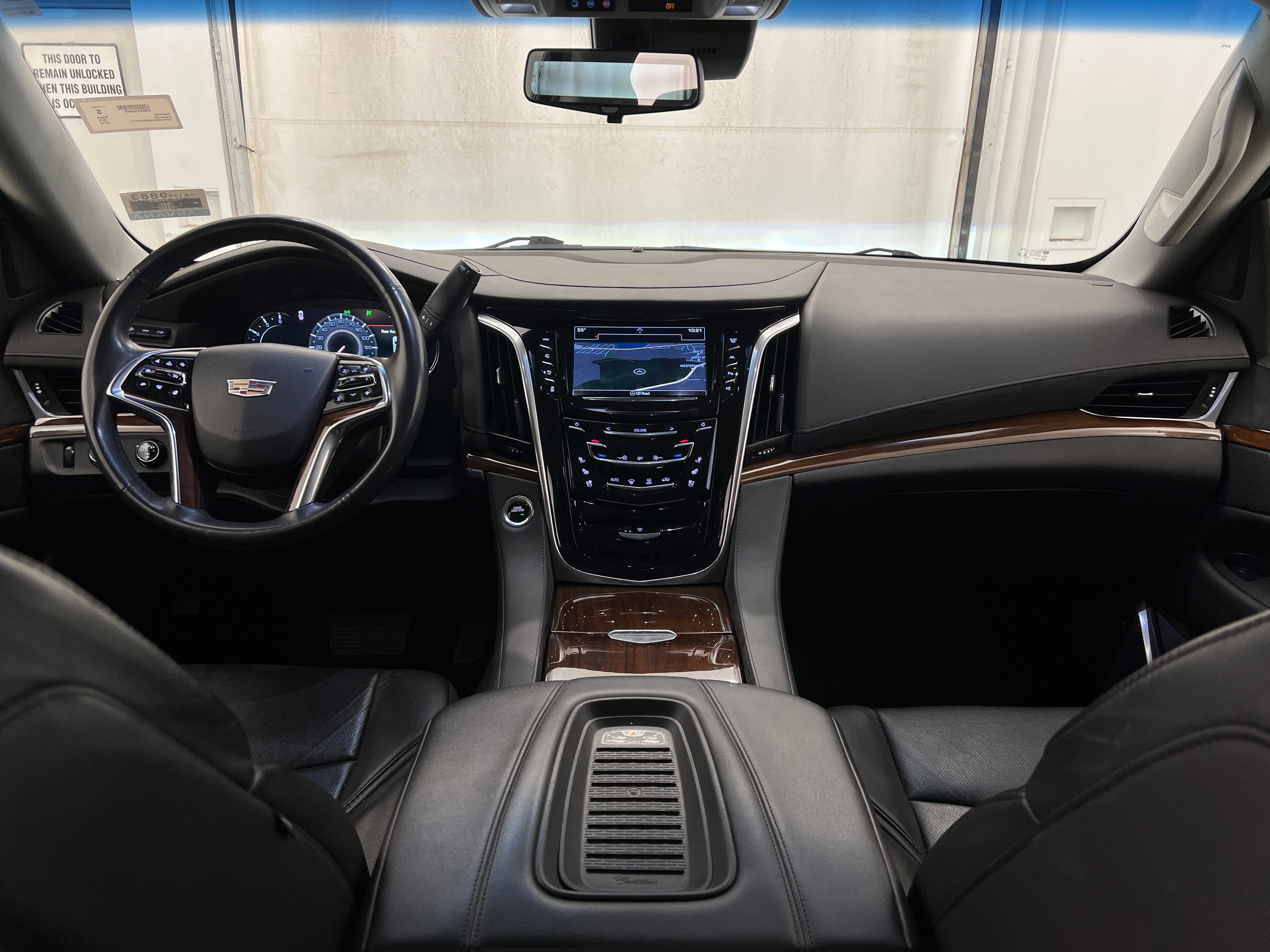 2019 Cadillac Escalade Luxury 3