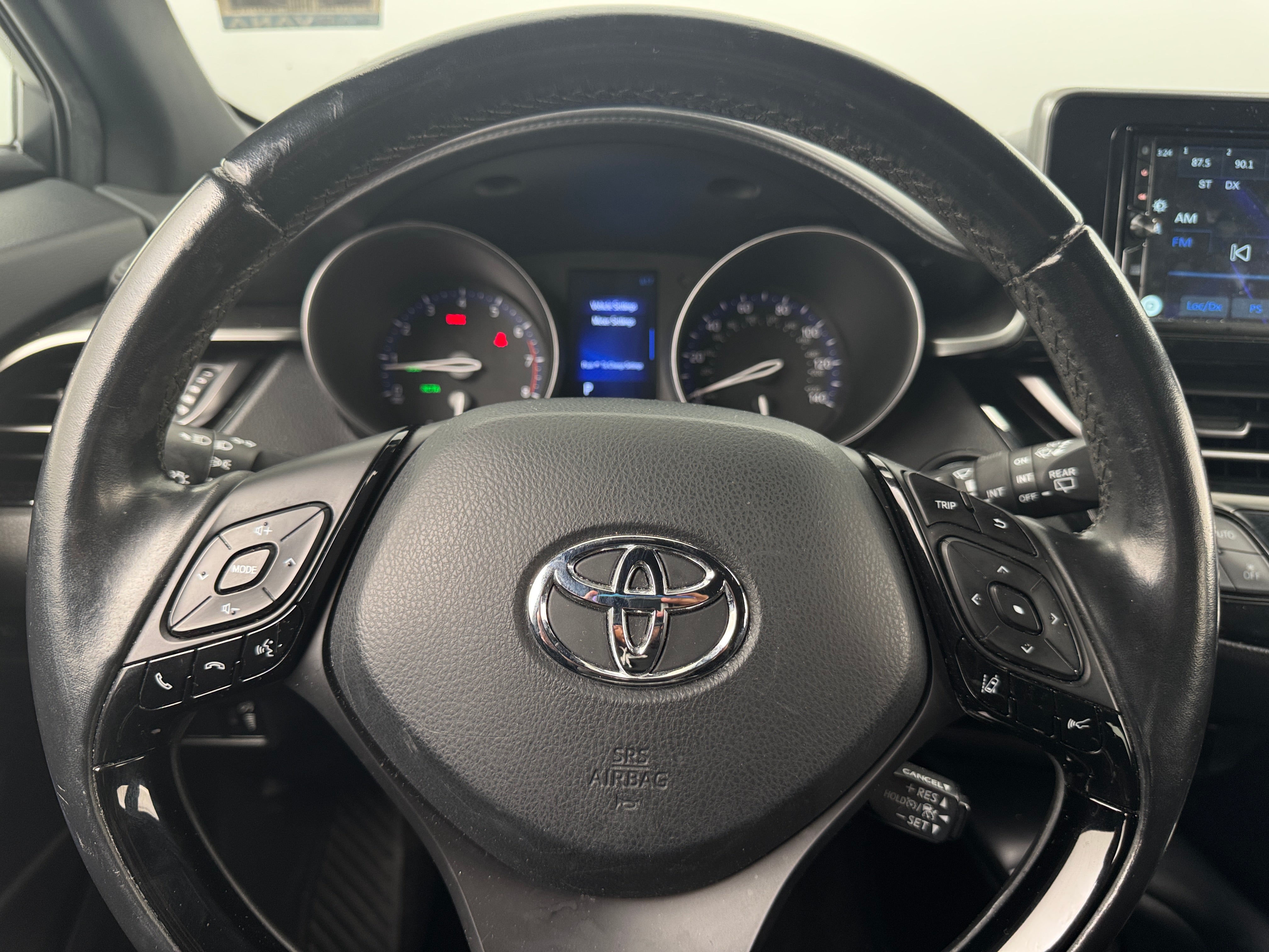 2018 Toyota C-HR XLE 5