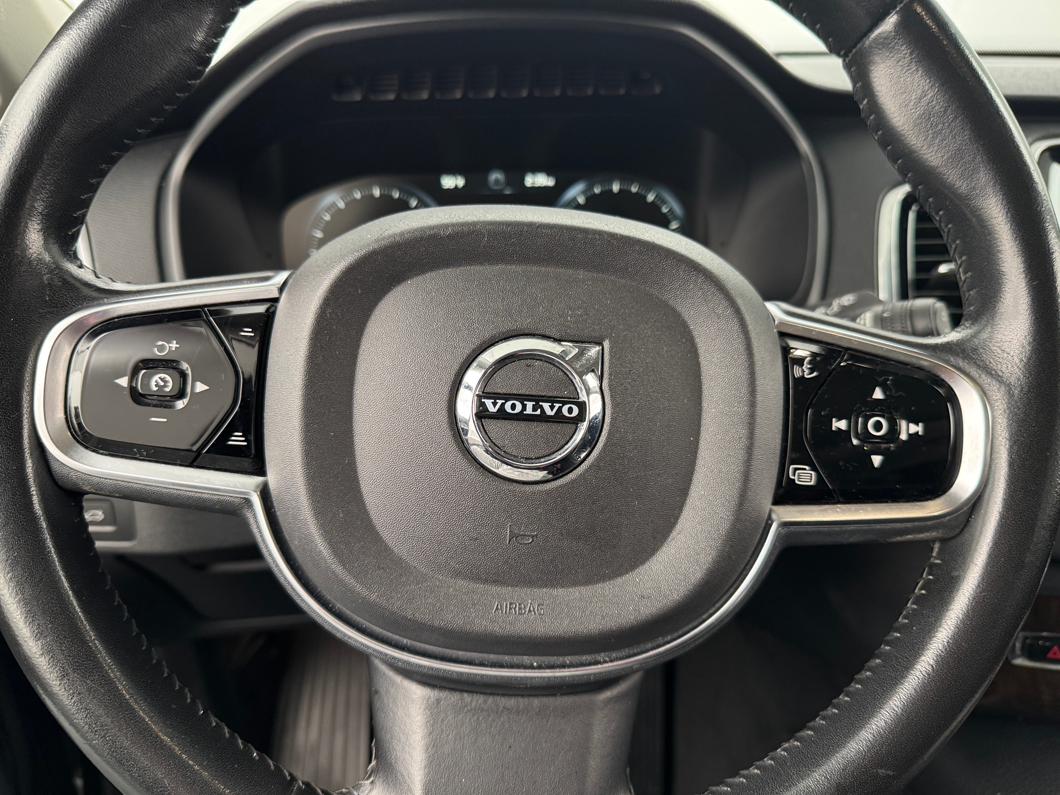 2016 Volvo XC90 T6 Momentum 4