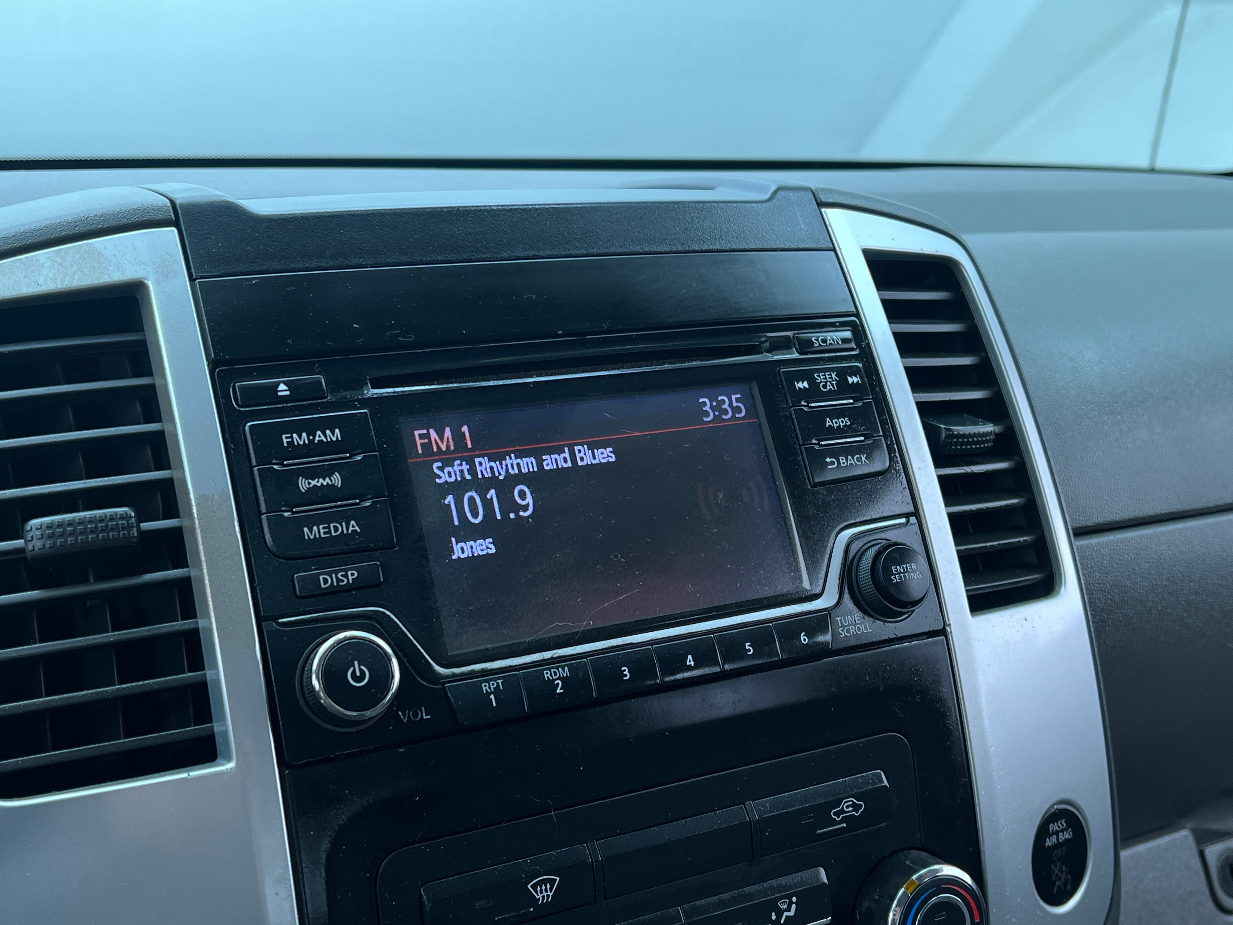 2015 Nissan Frontier SV 4