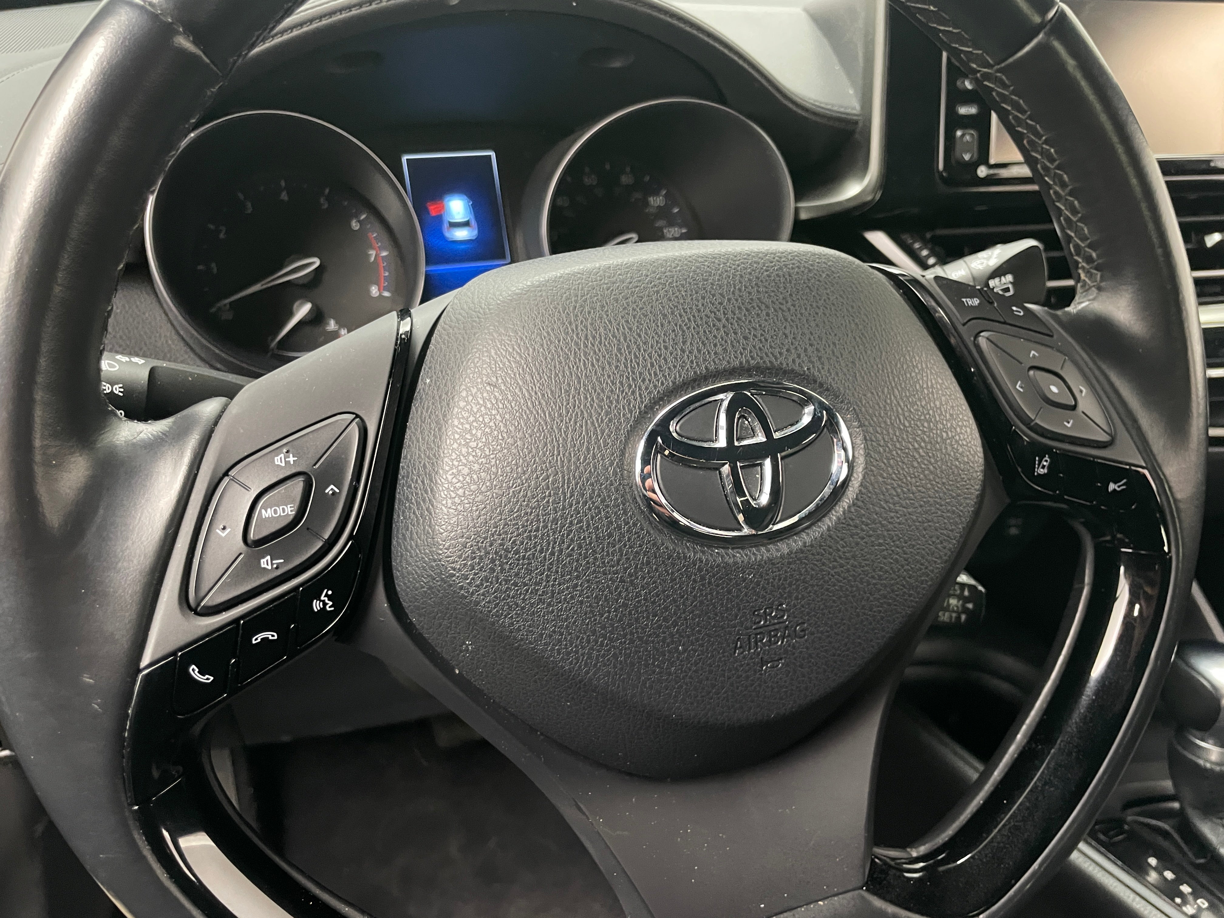 2018 Toyota C-HR XLE 5