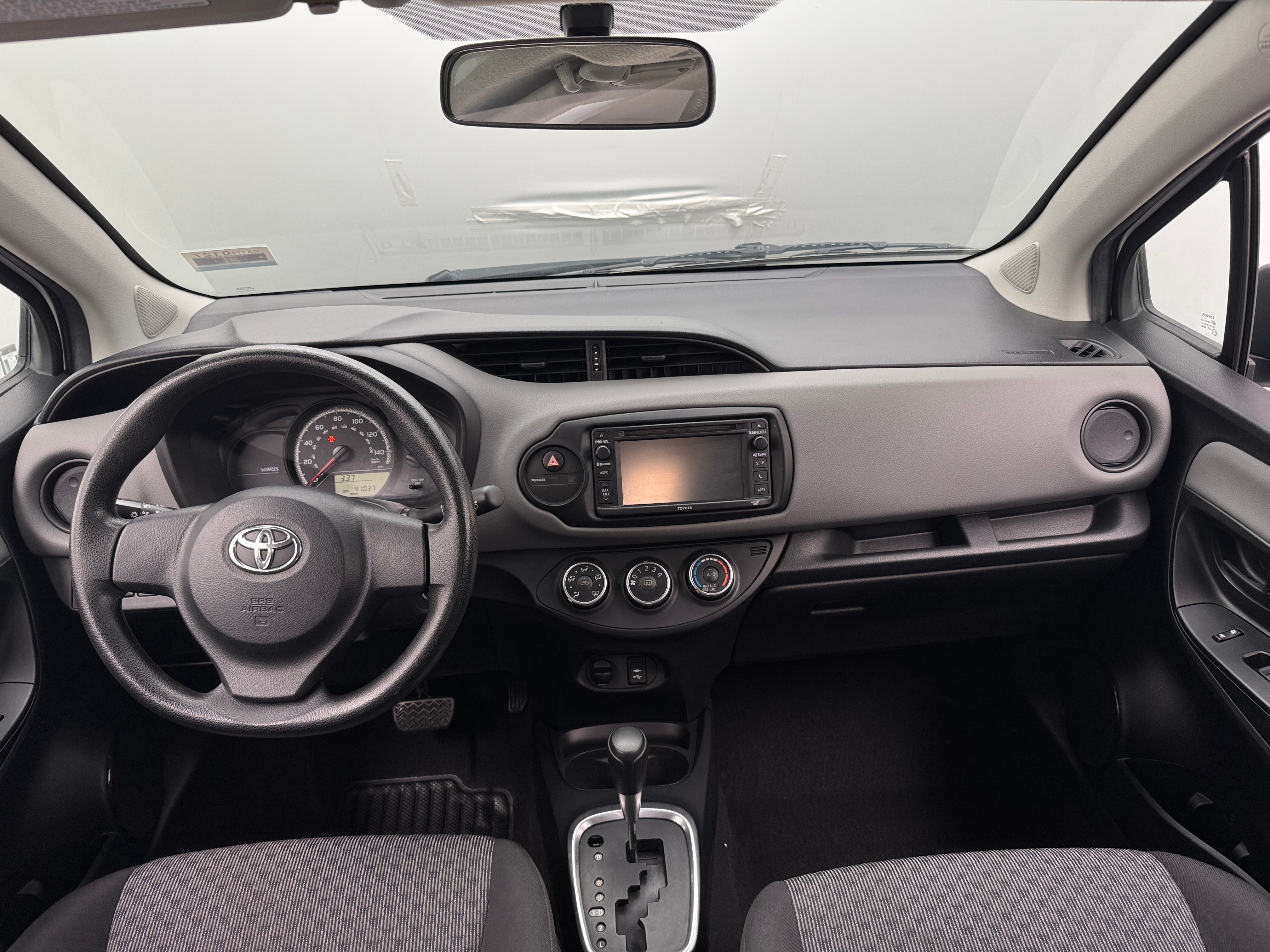 2016 Toyota Yaris L 3