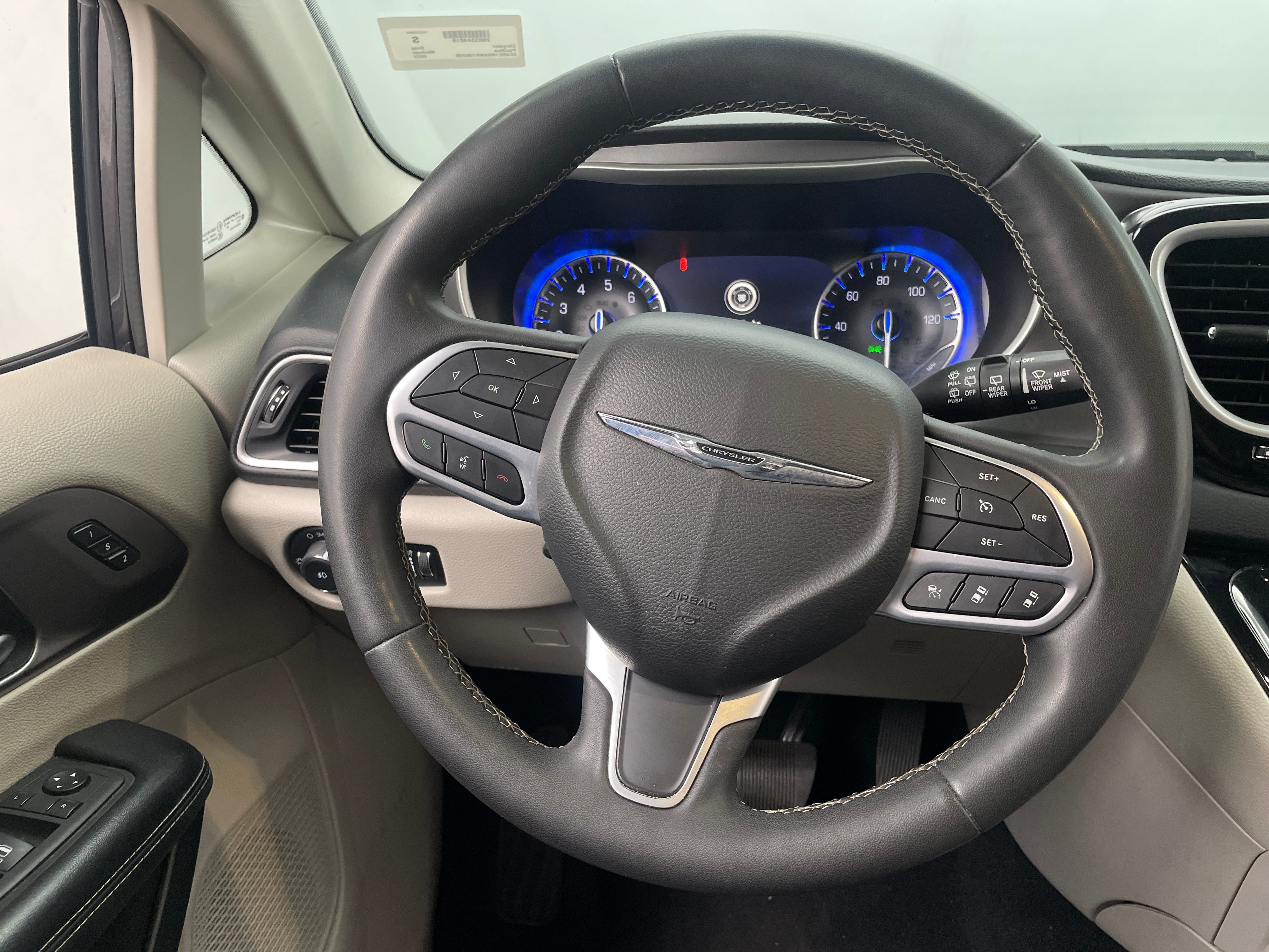 2022 Chrysler Pacifica Touring L 5