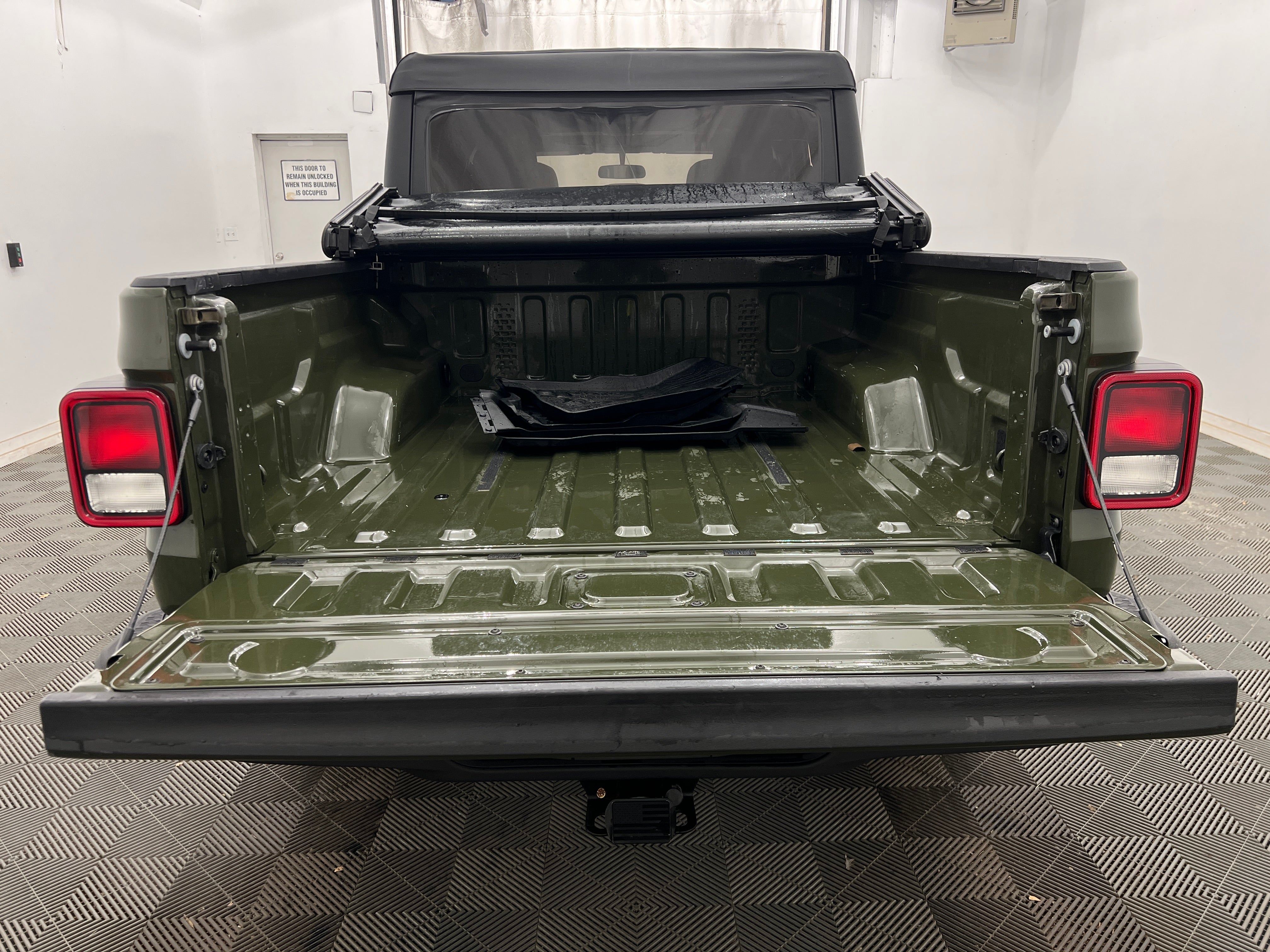 2021 Jeep Gladiator Willys 7