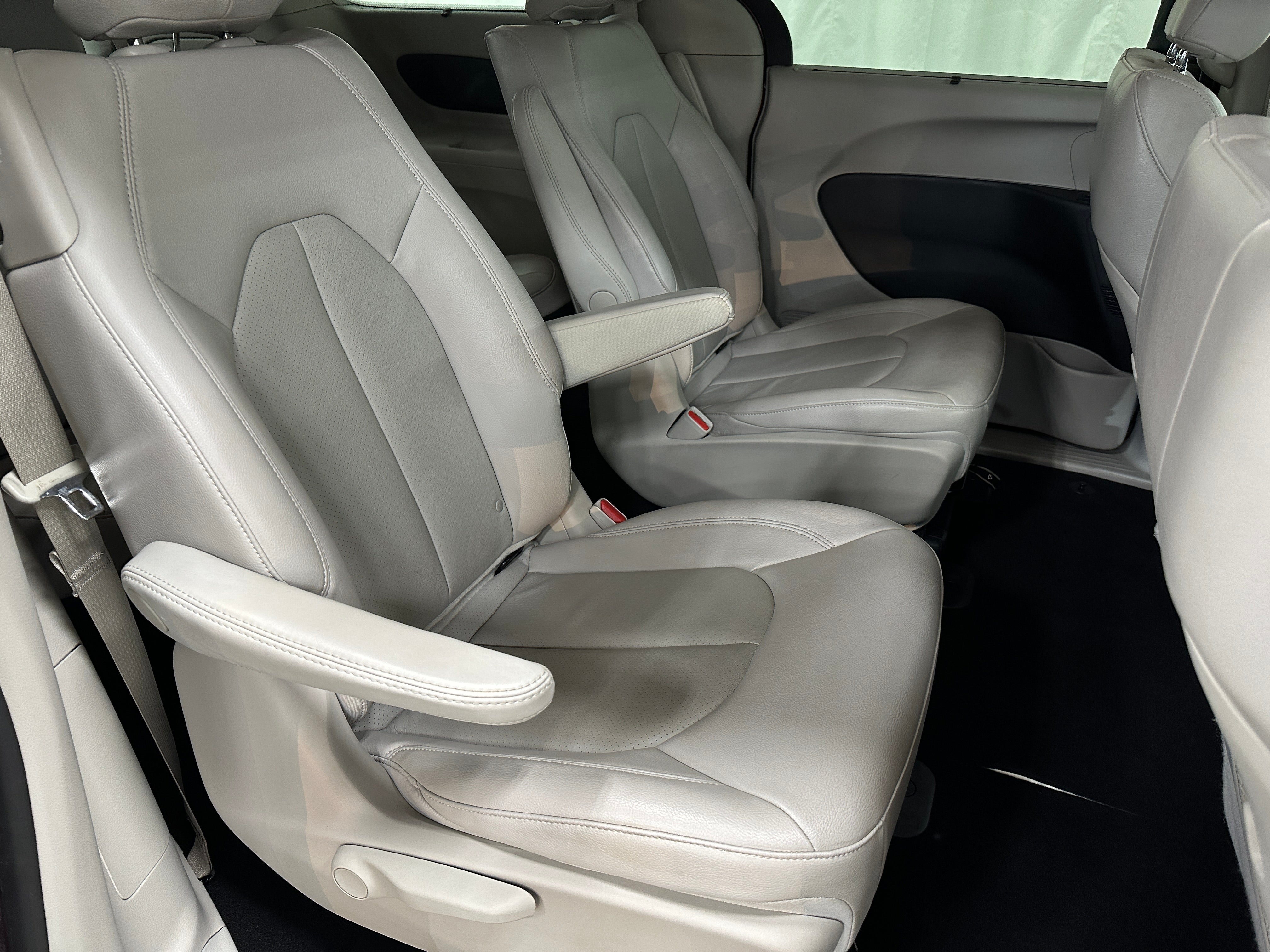 2021 Chrysler Pacifica Hybrid Touring L 5