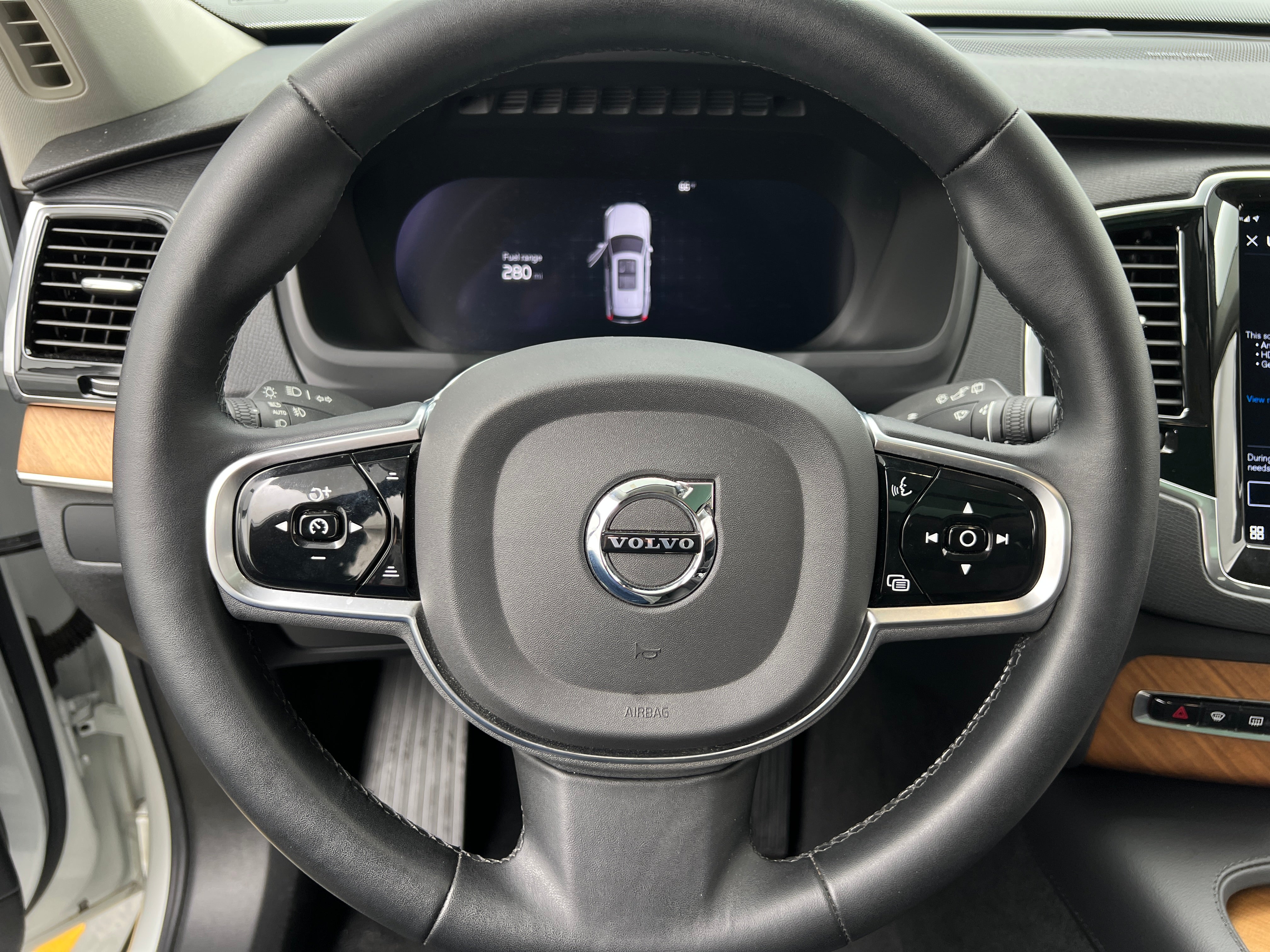 2023 Volvo XC90 B5 Plus 4