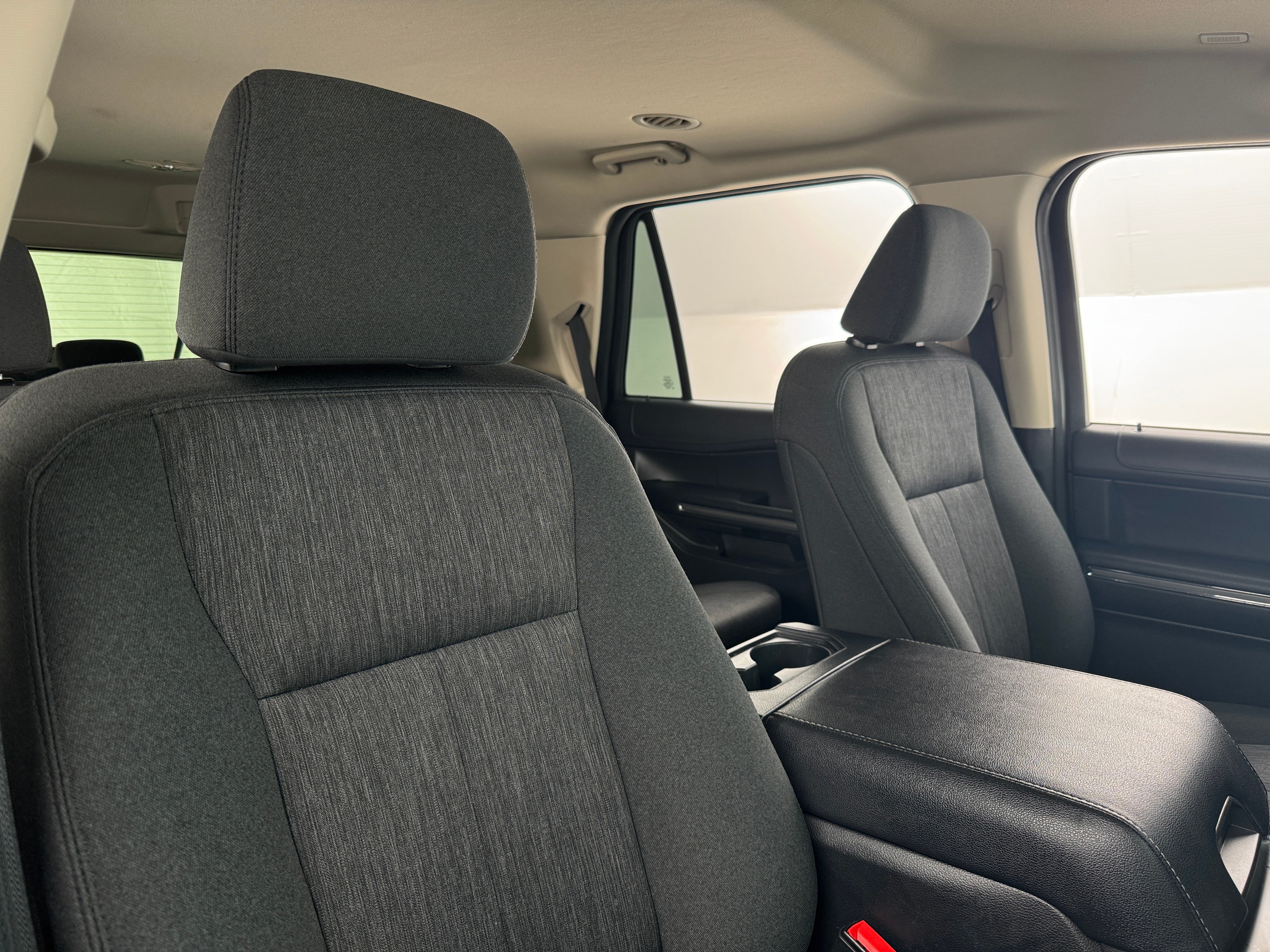 2022 Ford Expedition XLT 2