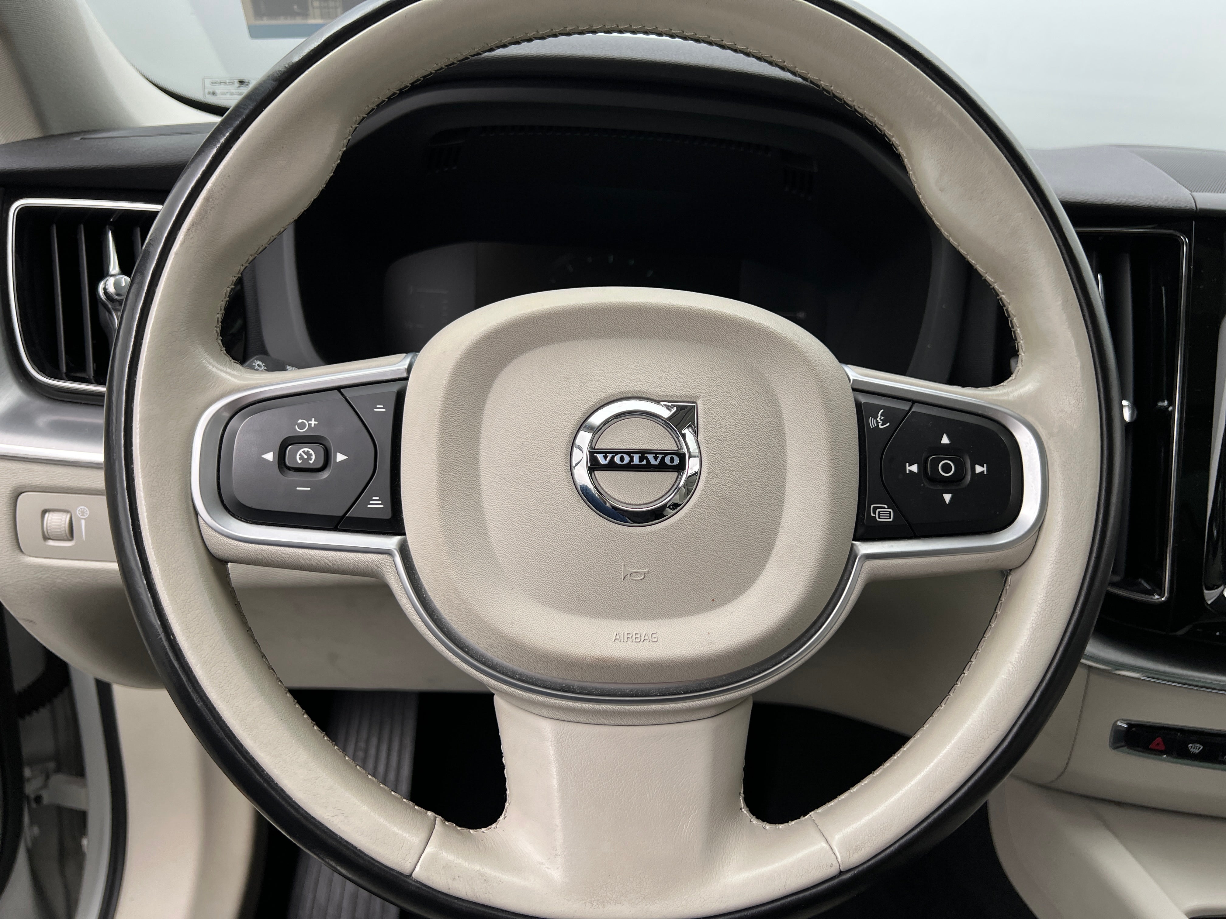 2019 Volvo XC60 T5 Momentum 5