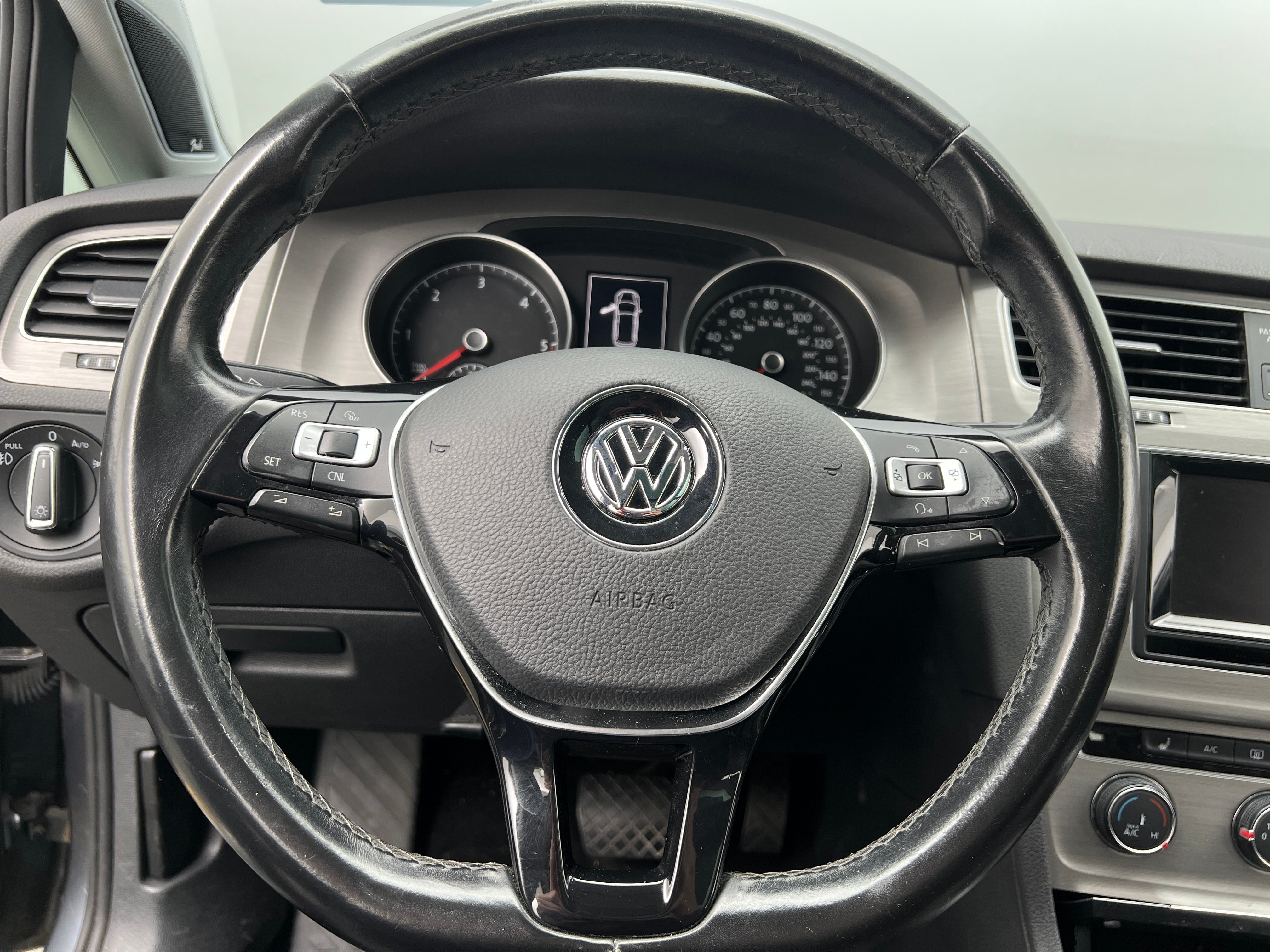 2015 Volkswagen e-Golf SE 5