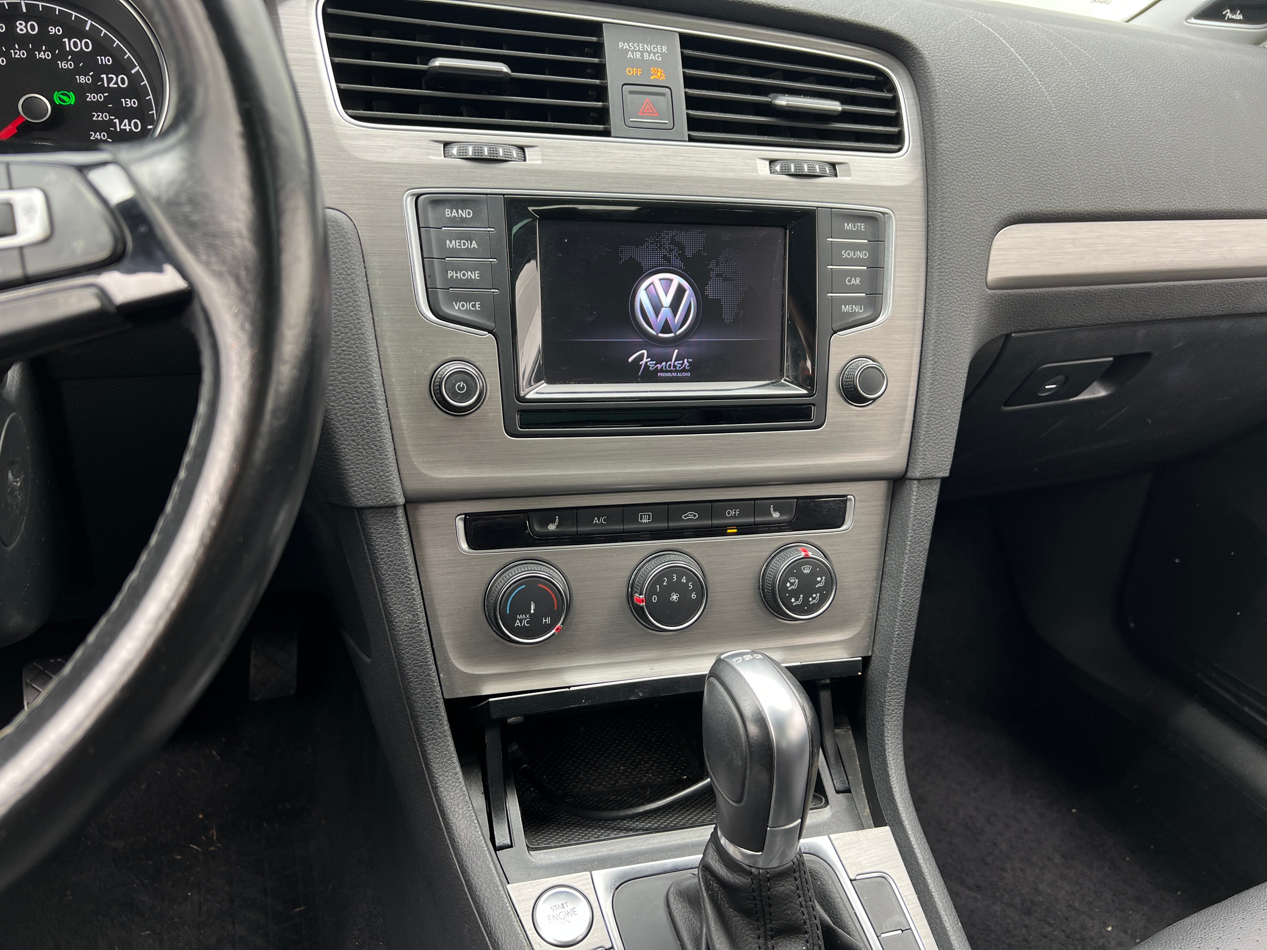 2015 Volkswagen e-Golf SE 4