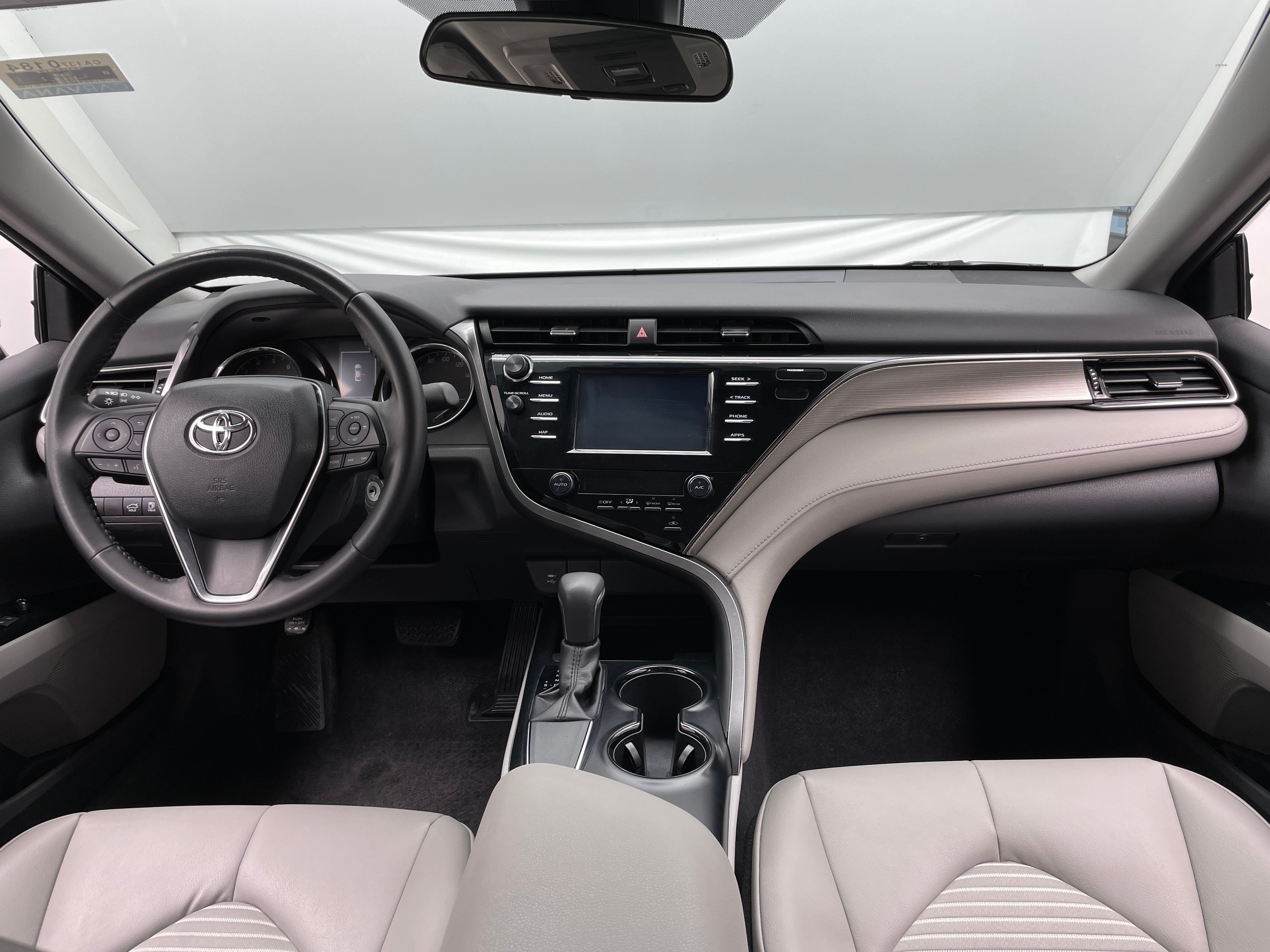 2019 Toyota Camry SE 3