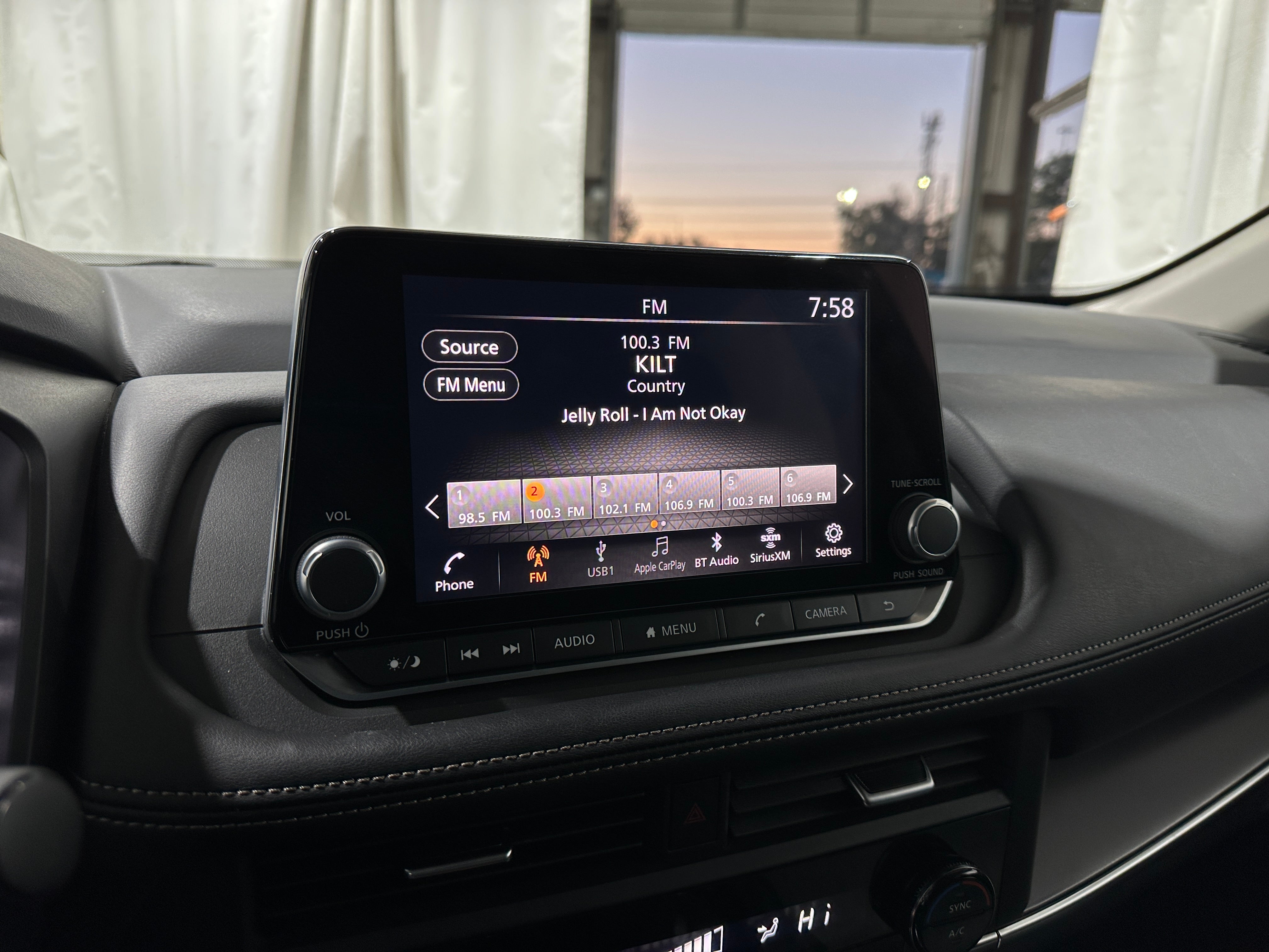 2024 Nissan Rogue SV 4