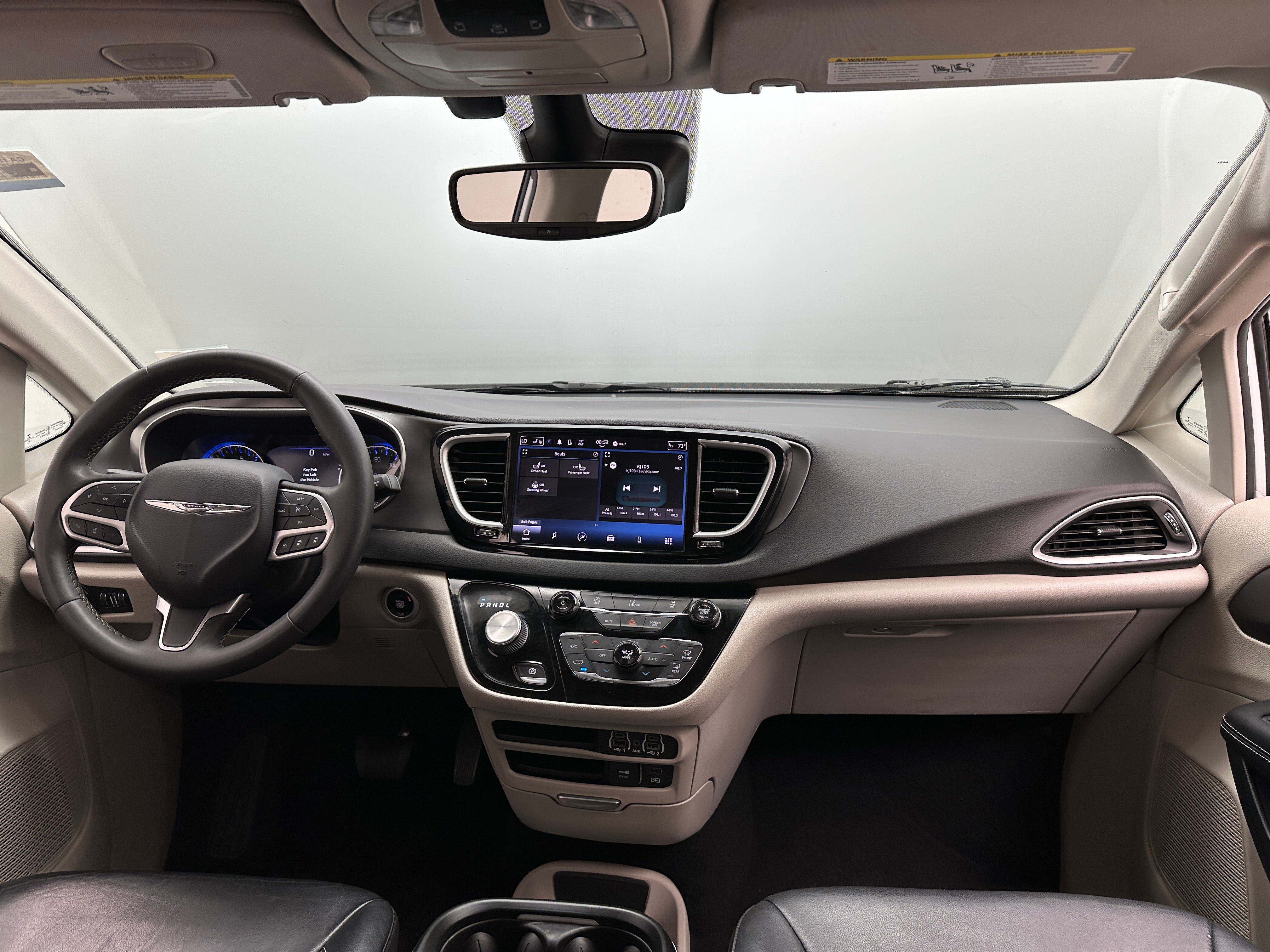 2022 Chrysler Pacifica Touring L 2