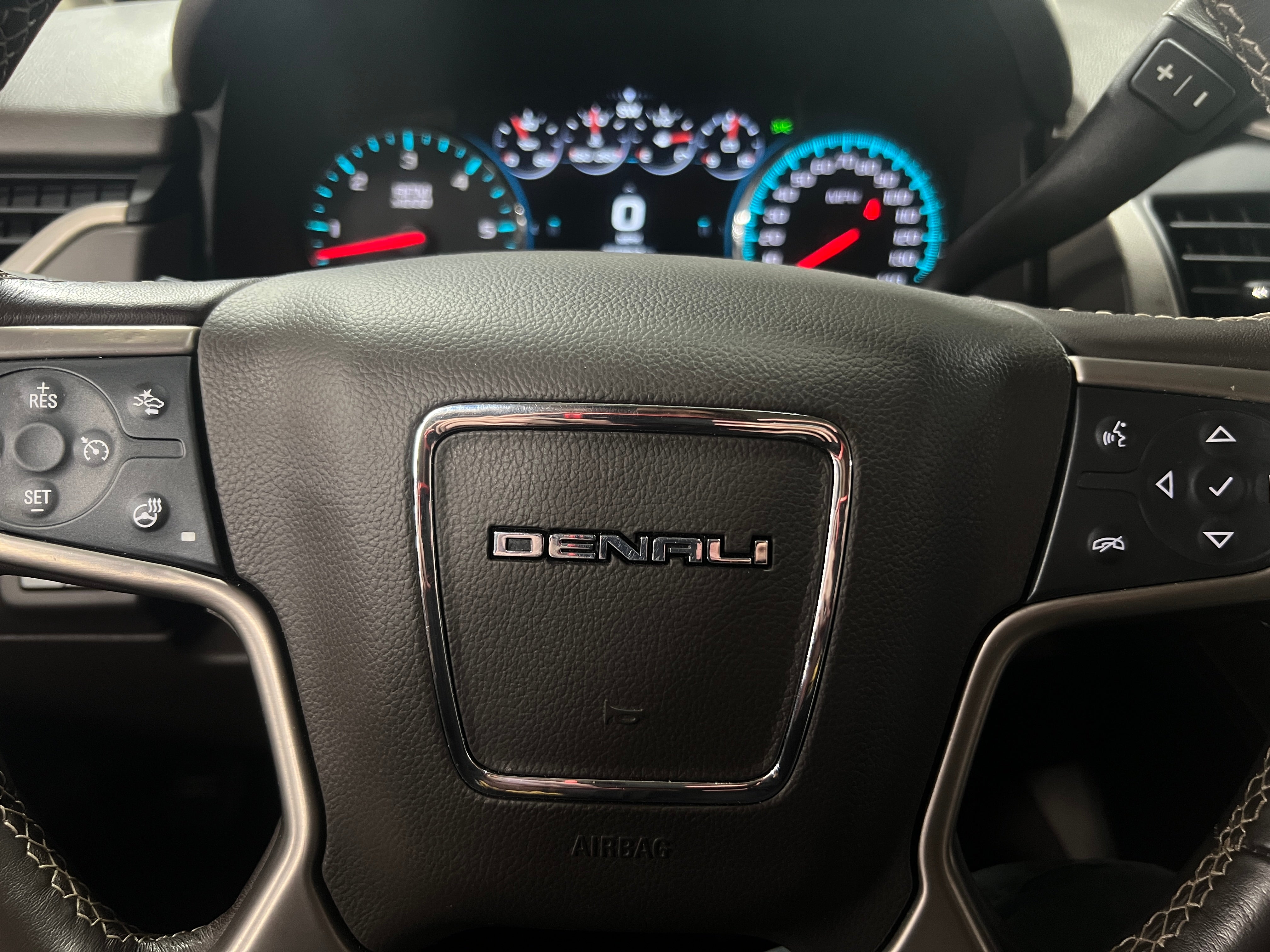 2020 GMC Yukon XL Denali 4