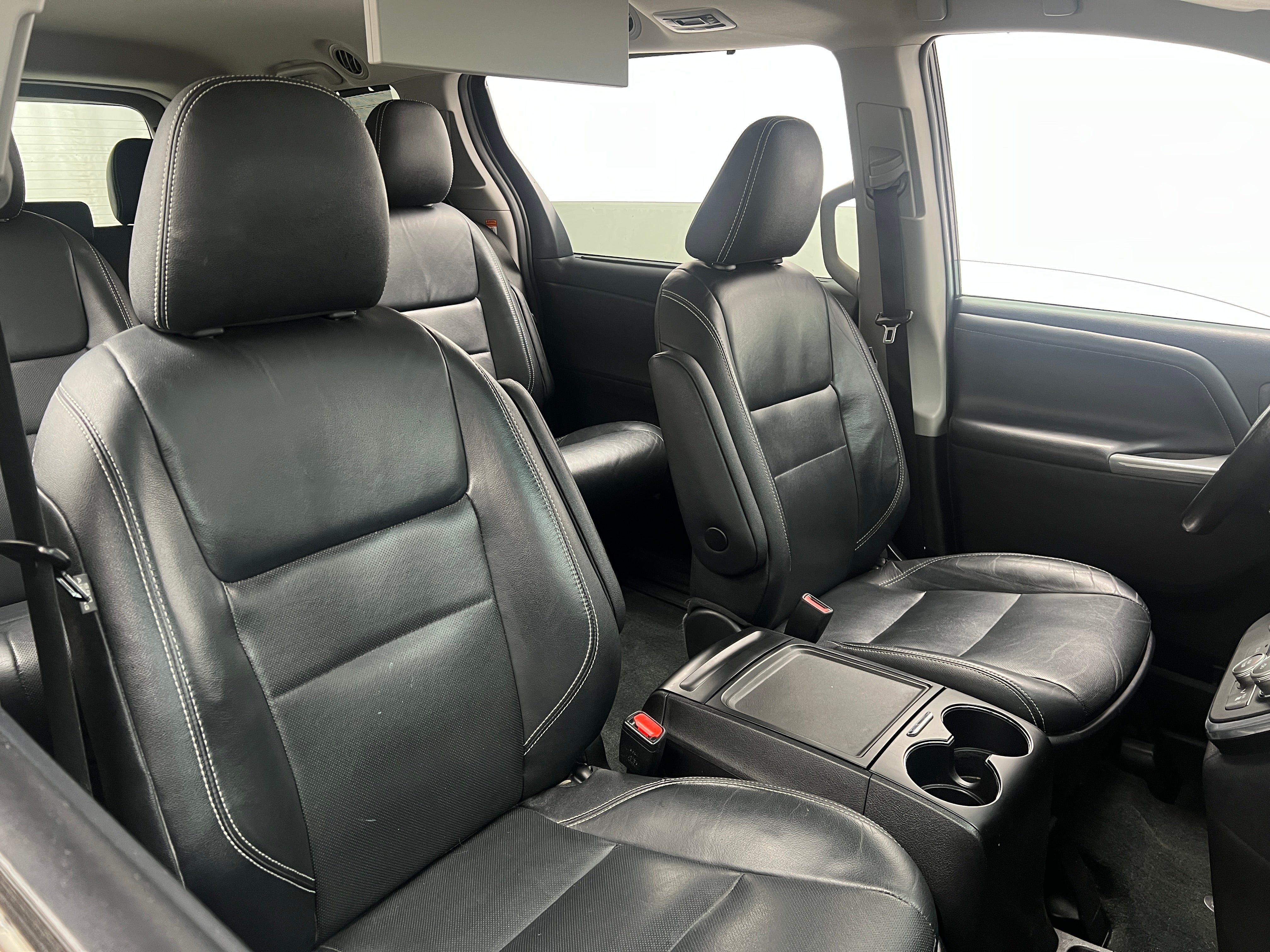 2016 Toyota Sienna SE 2