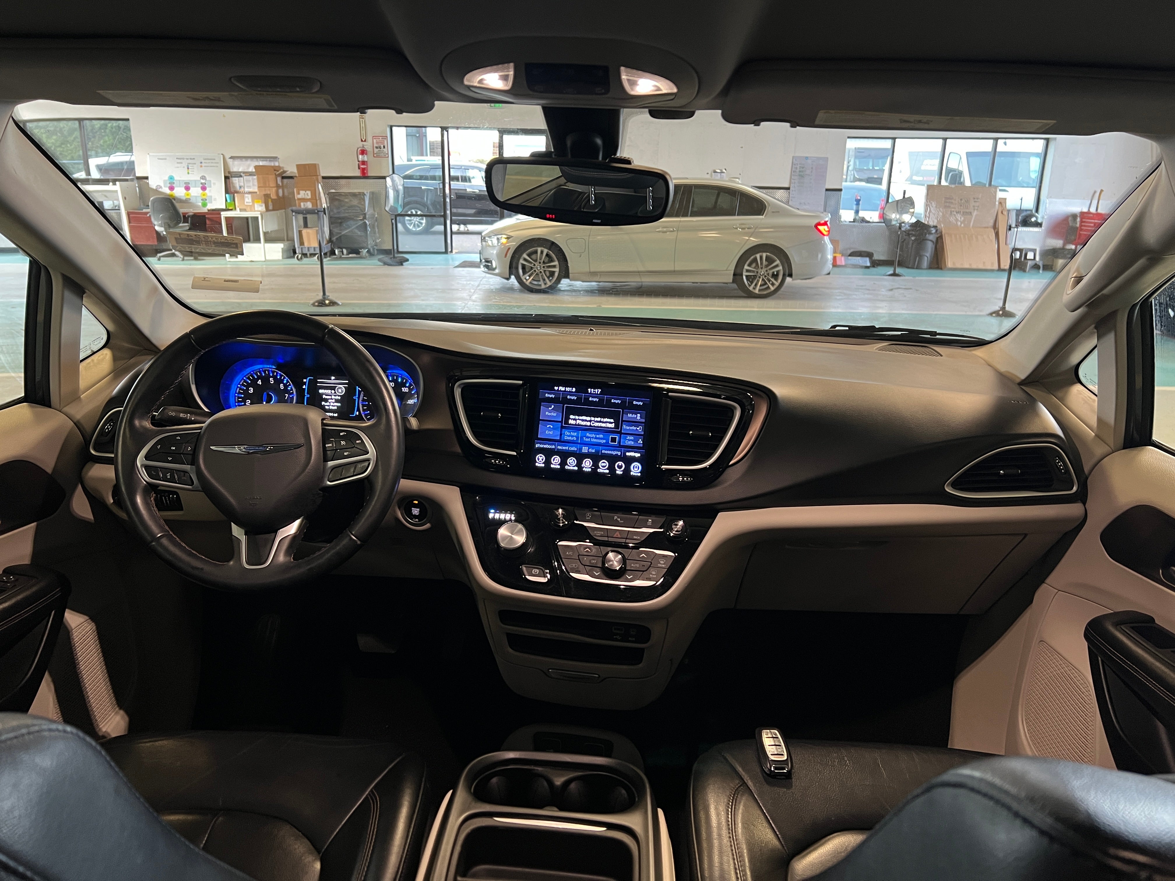 2017 Chrysler Pacifica Touring L 2