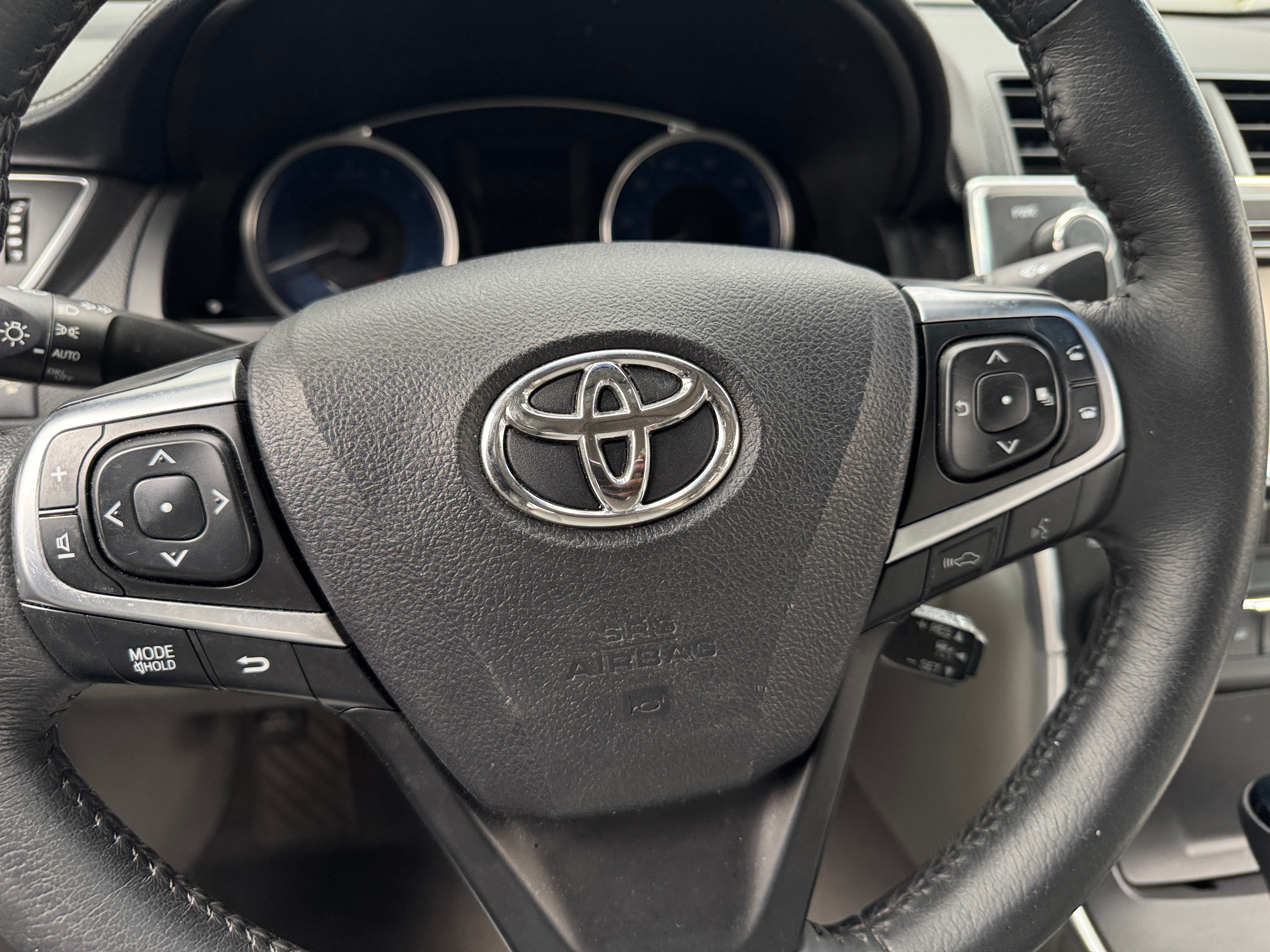 2016 Toyota Camry XLE 4