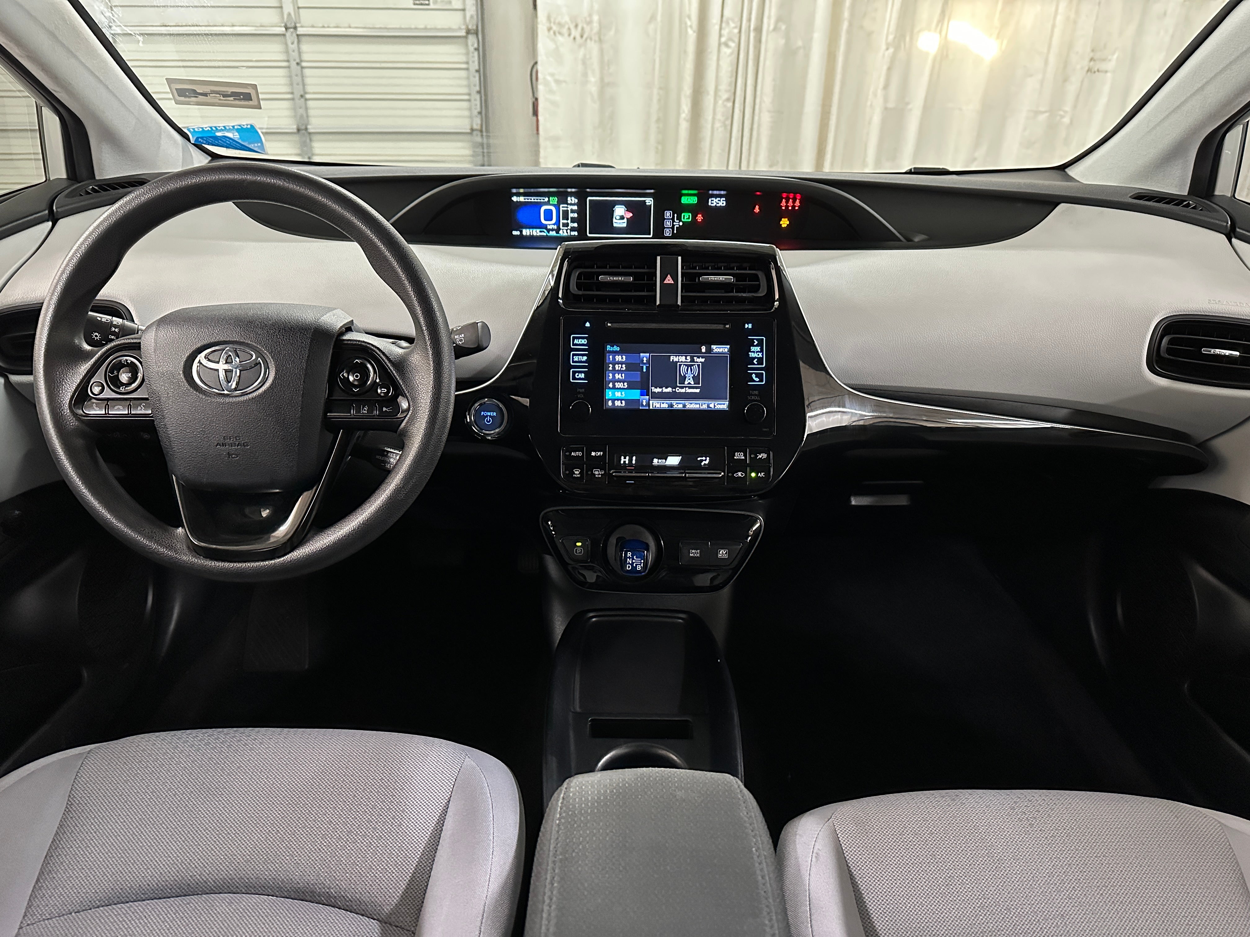 2019 Toyota Prius LE 3