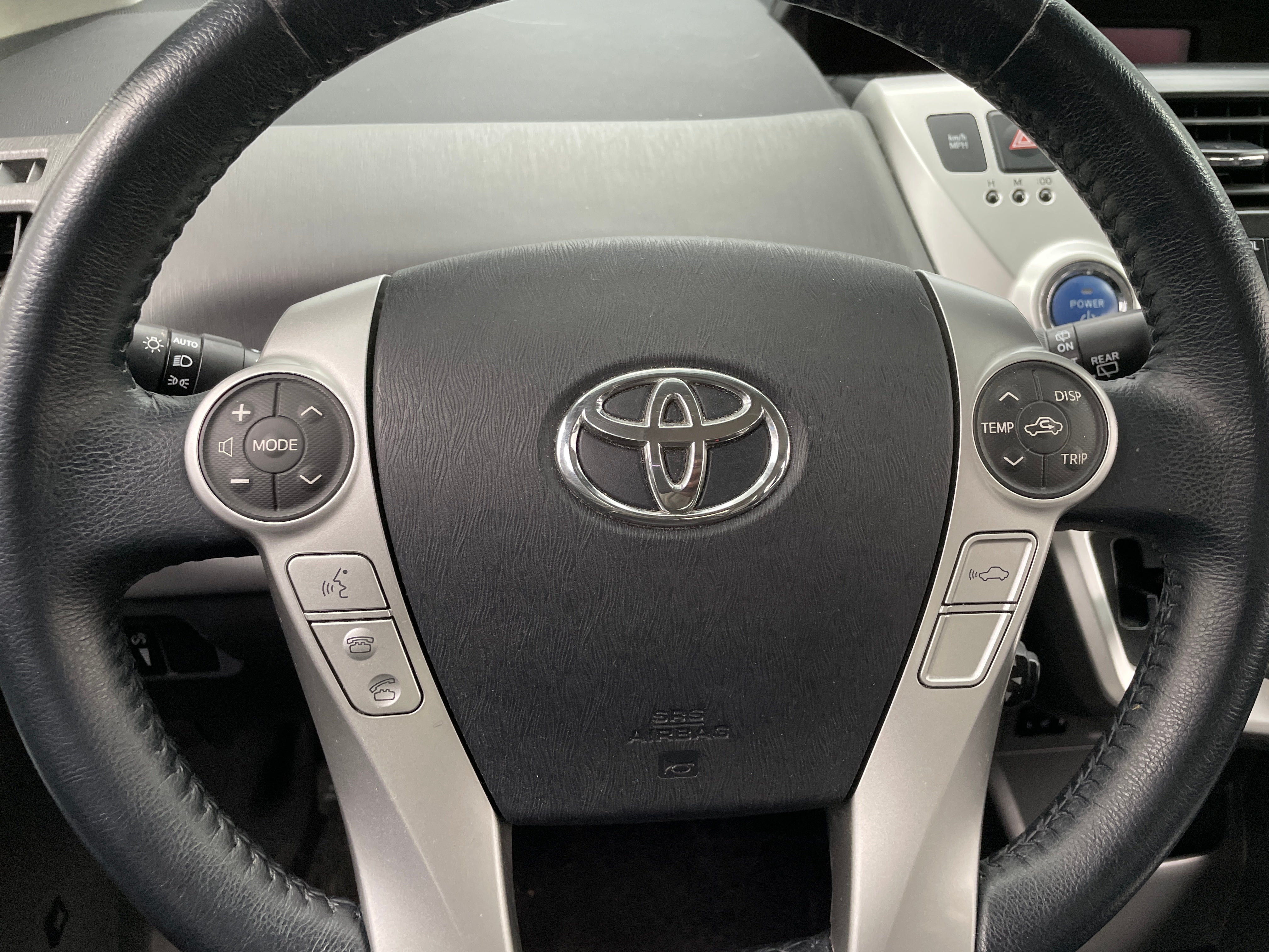 2013 Toyota Prius v Five 5