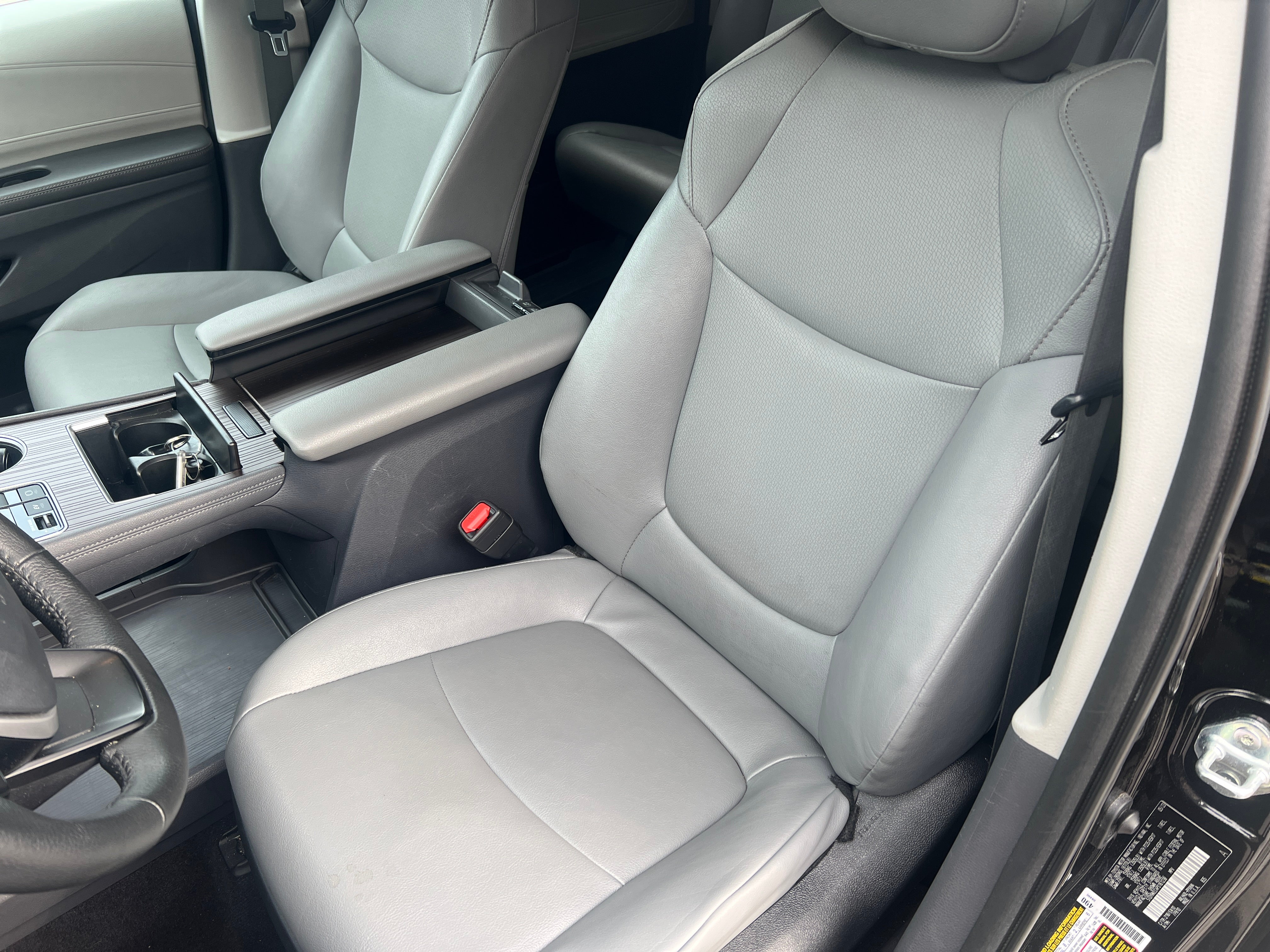 2023 Toyota Sienna XLE 2