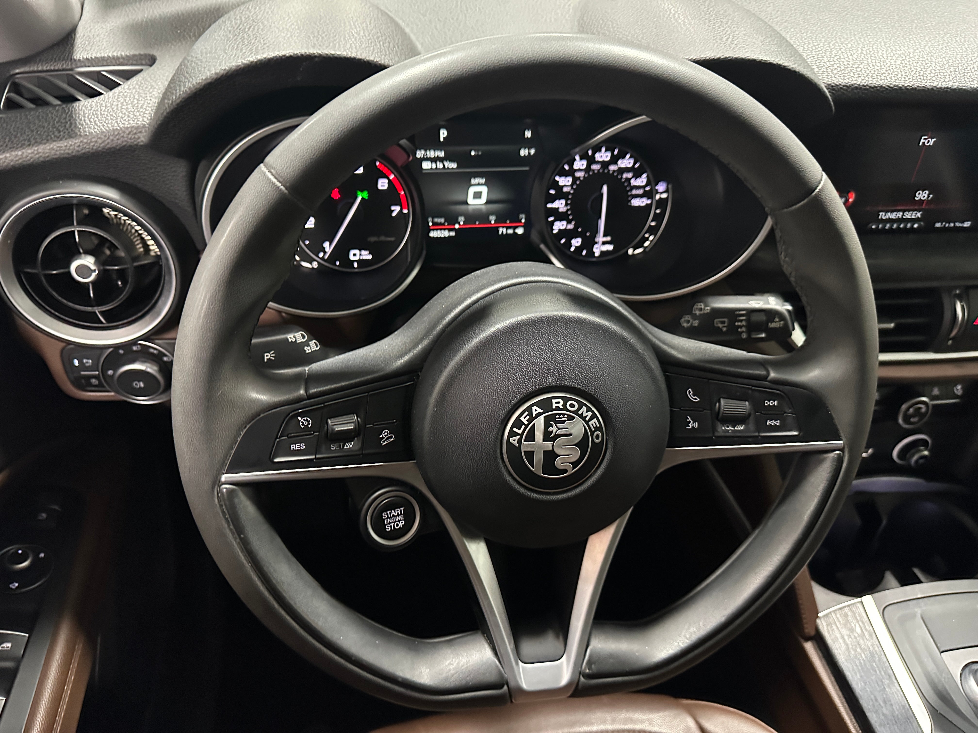 2019 Alfa Romeo Stelvio Sport 4