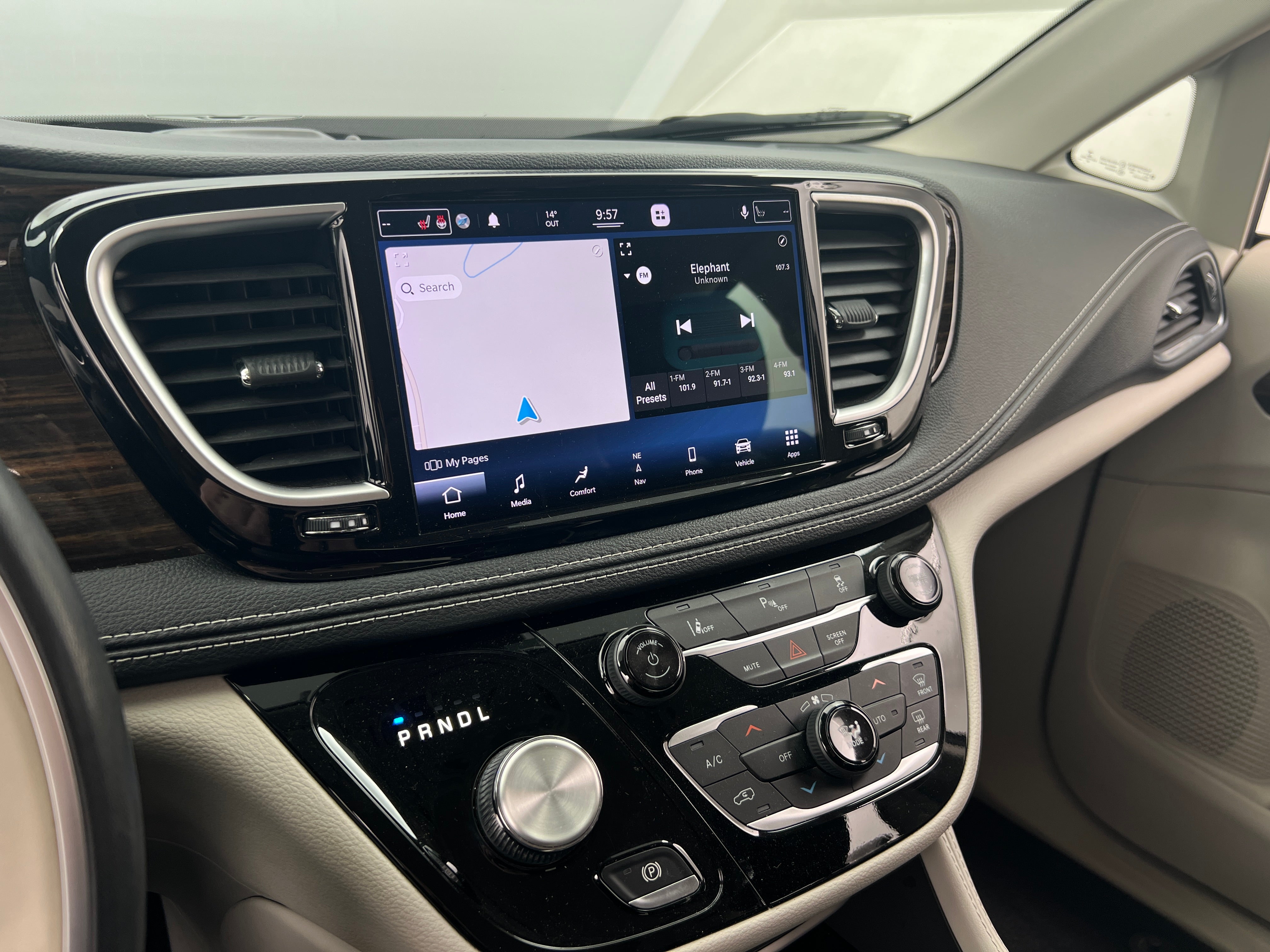 2021 Chrysler Pacifica Hybrid Limited 3