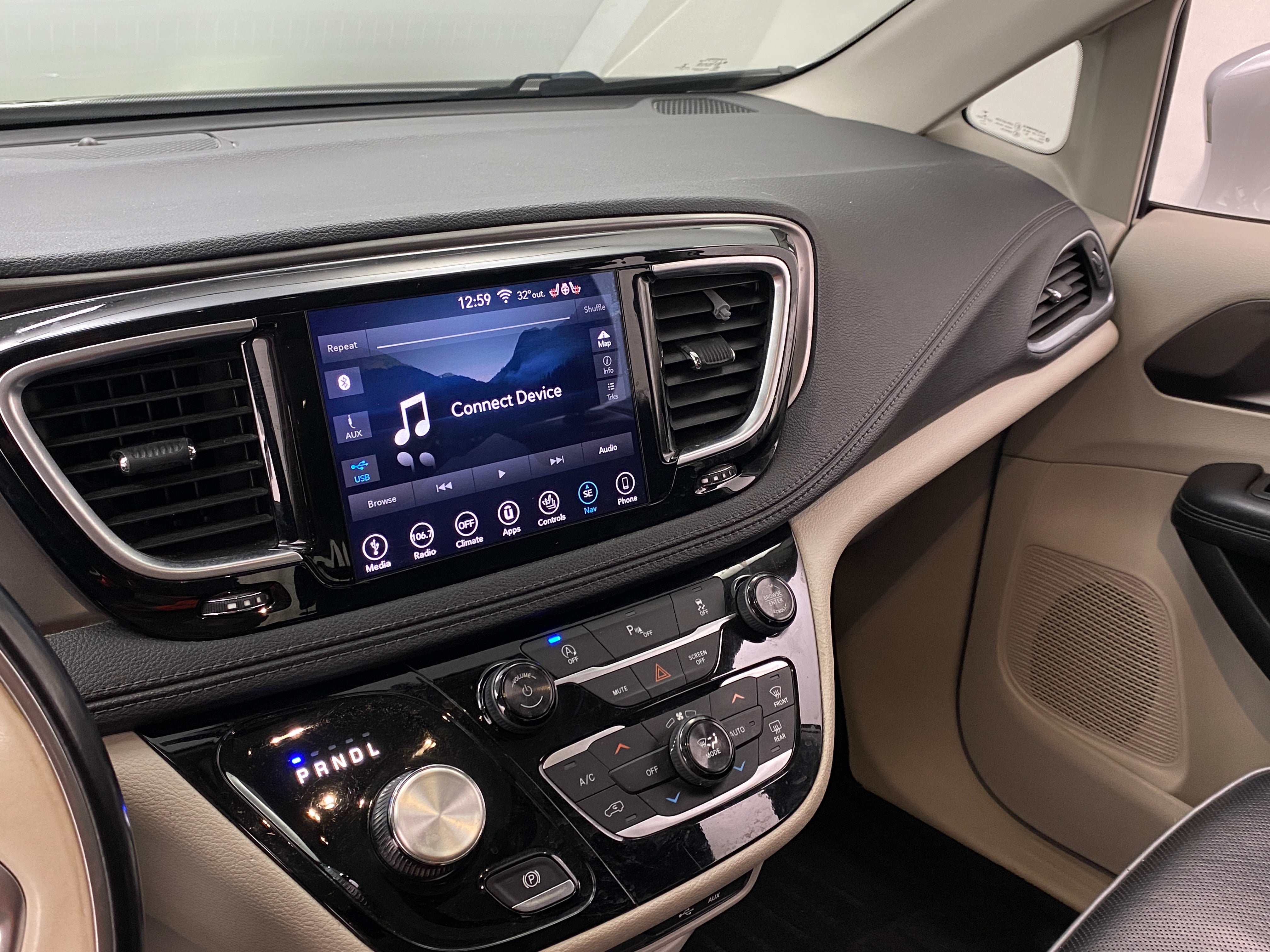 2018 Chrysler Pacifica Limited 3