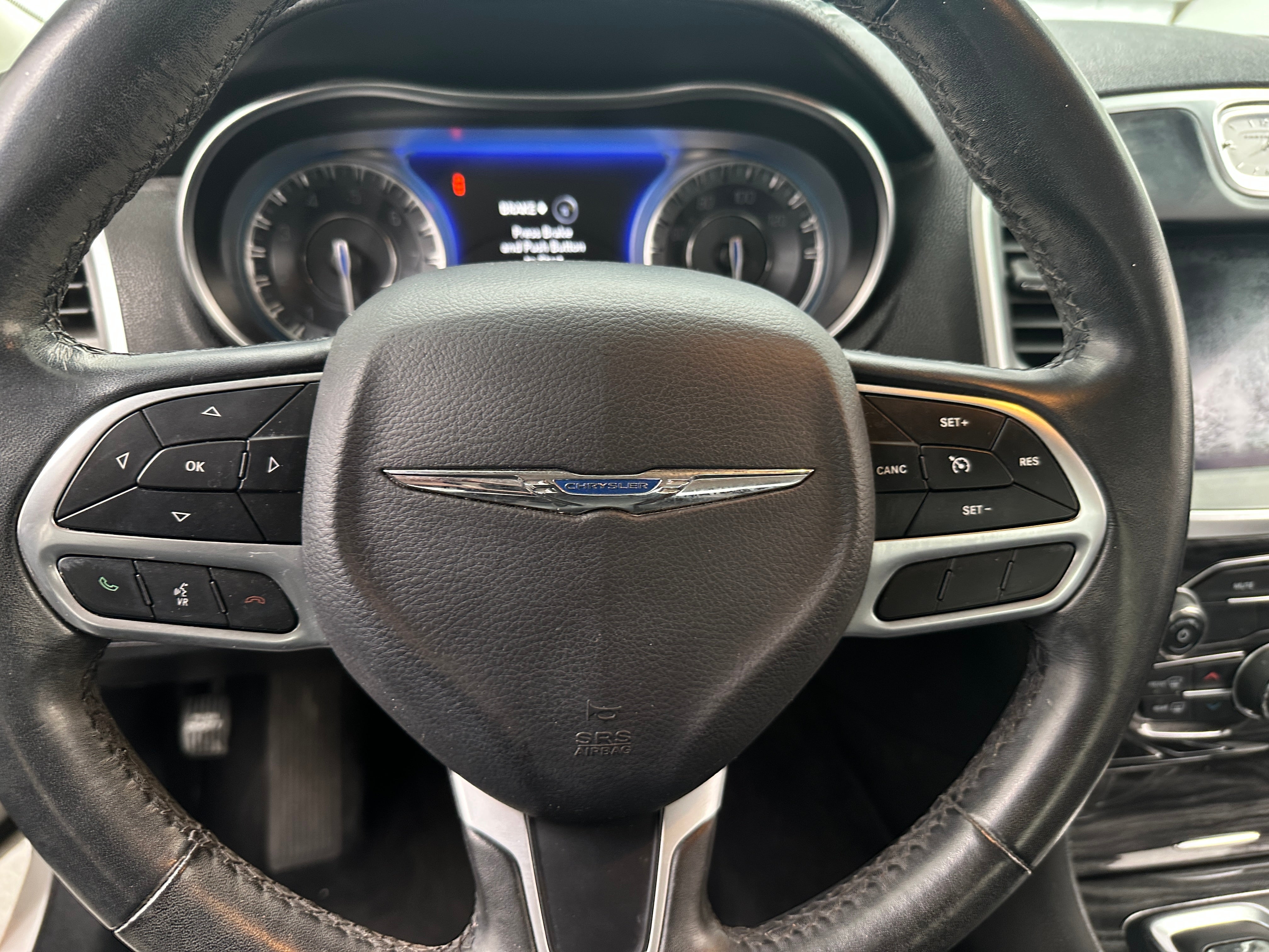 2019 Chrysler 300 Touring 4